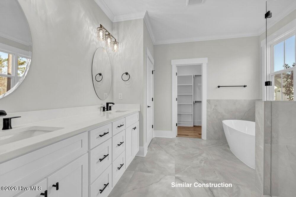 100570646 | Photo 12