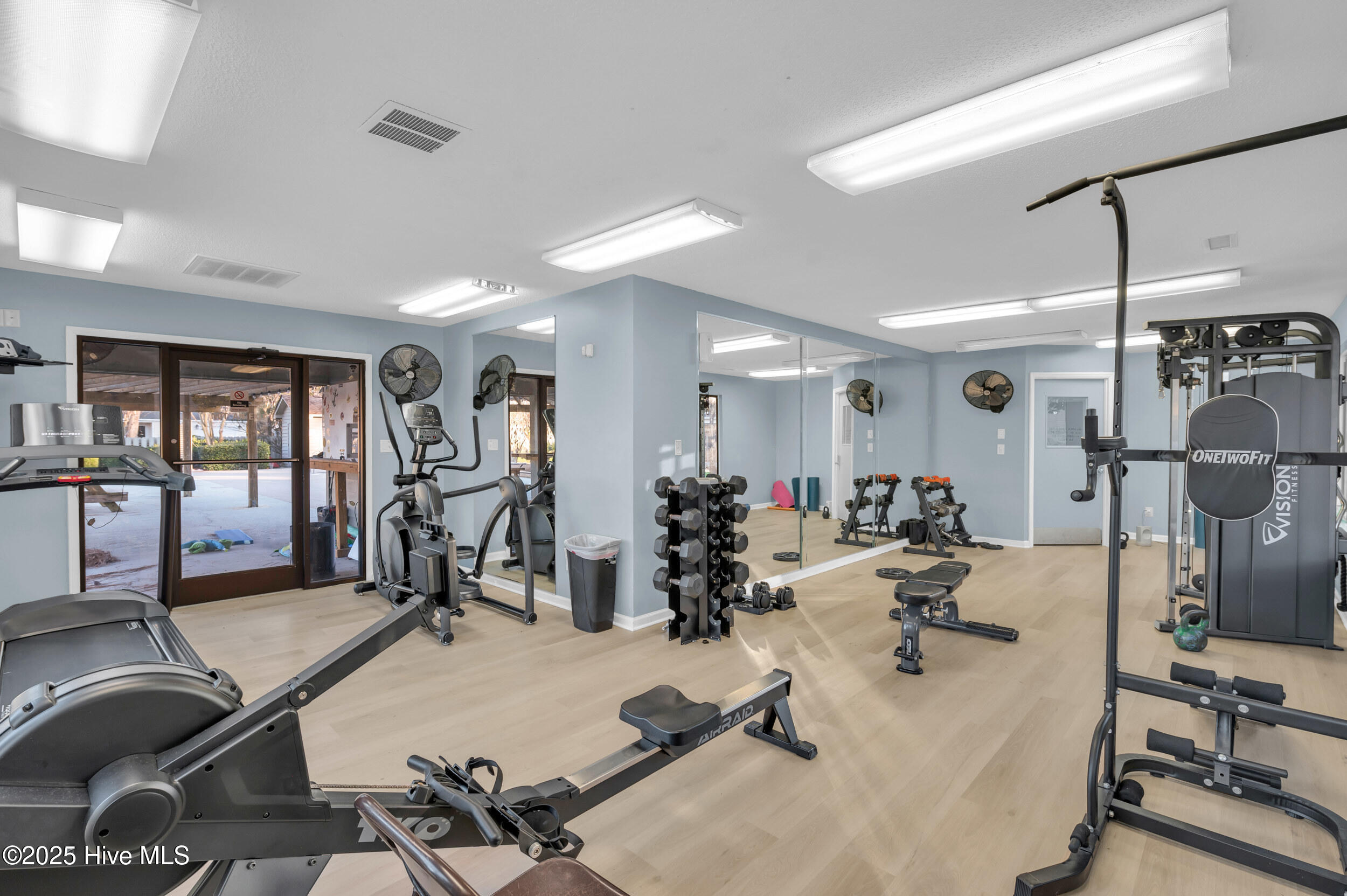 100546110 | Photo 34