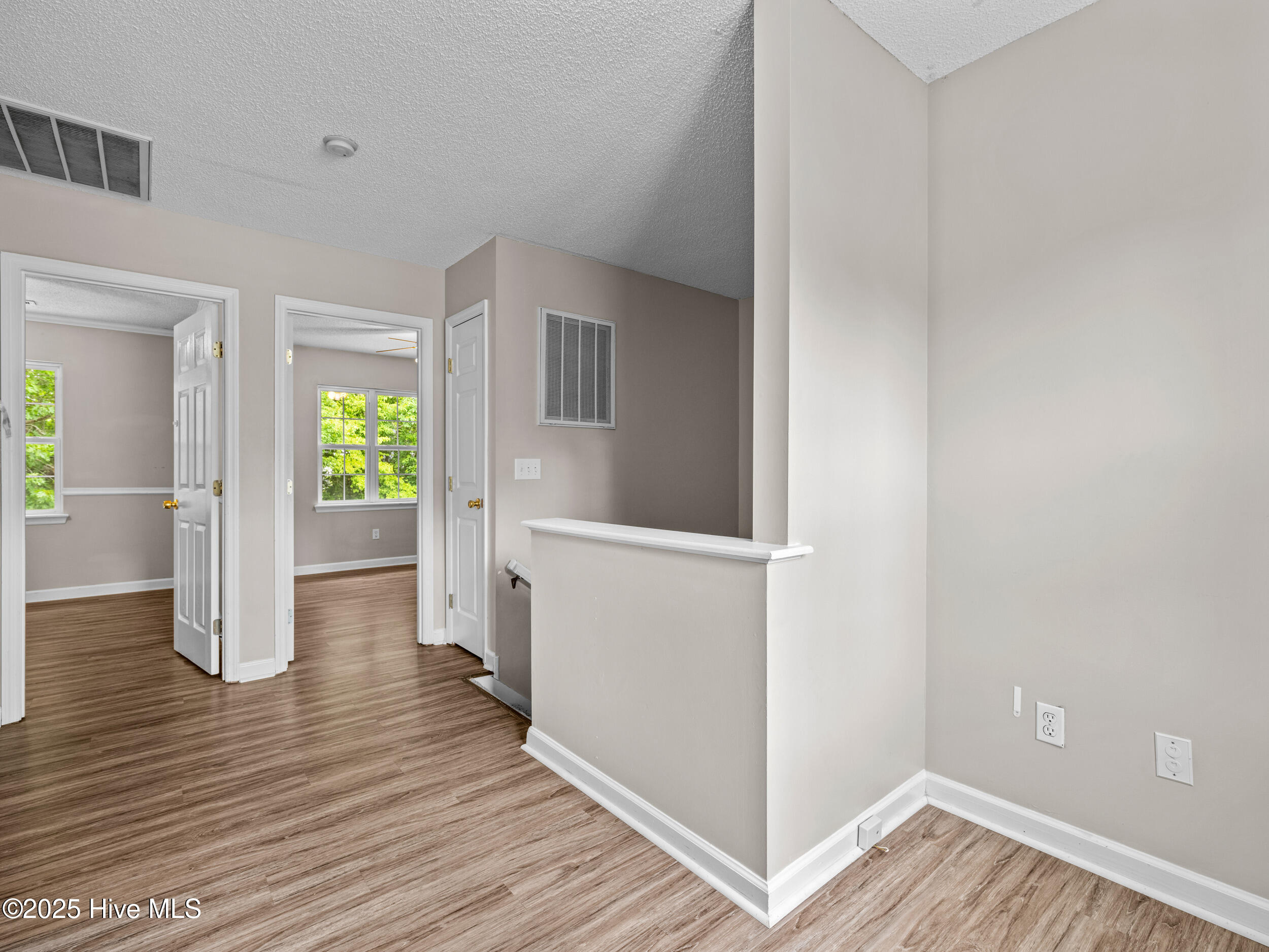 100554828 | Photo 28