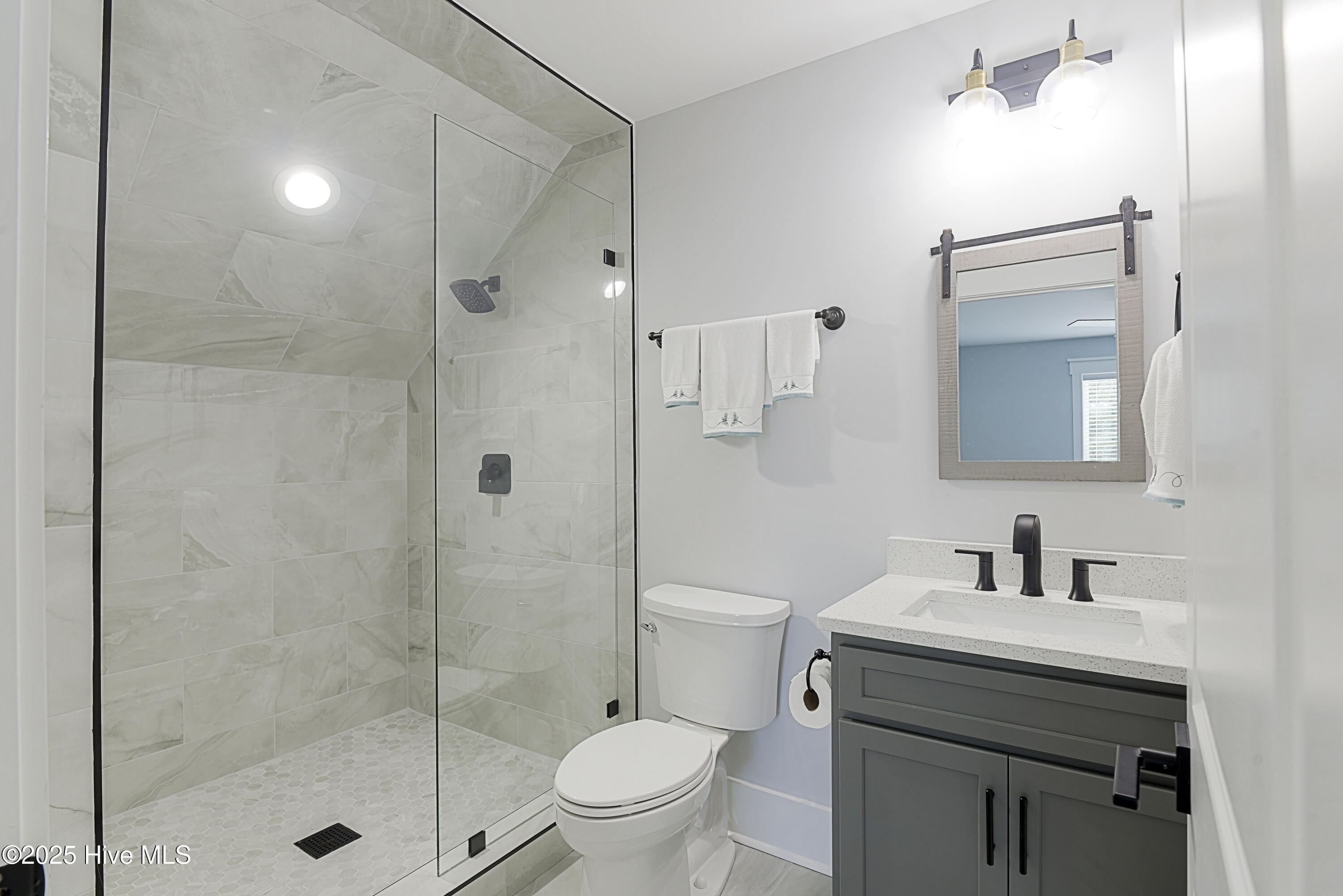 100532165 | Photo 33