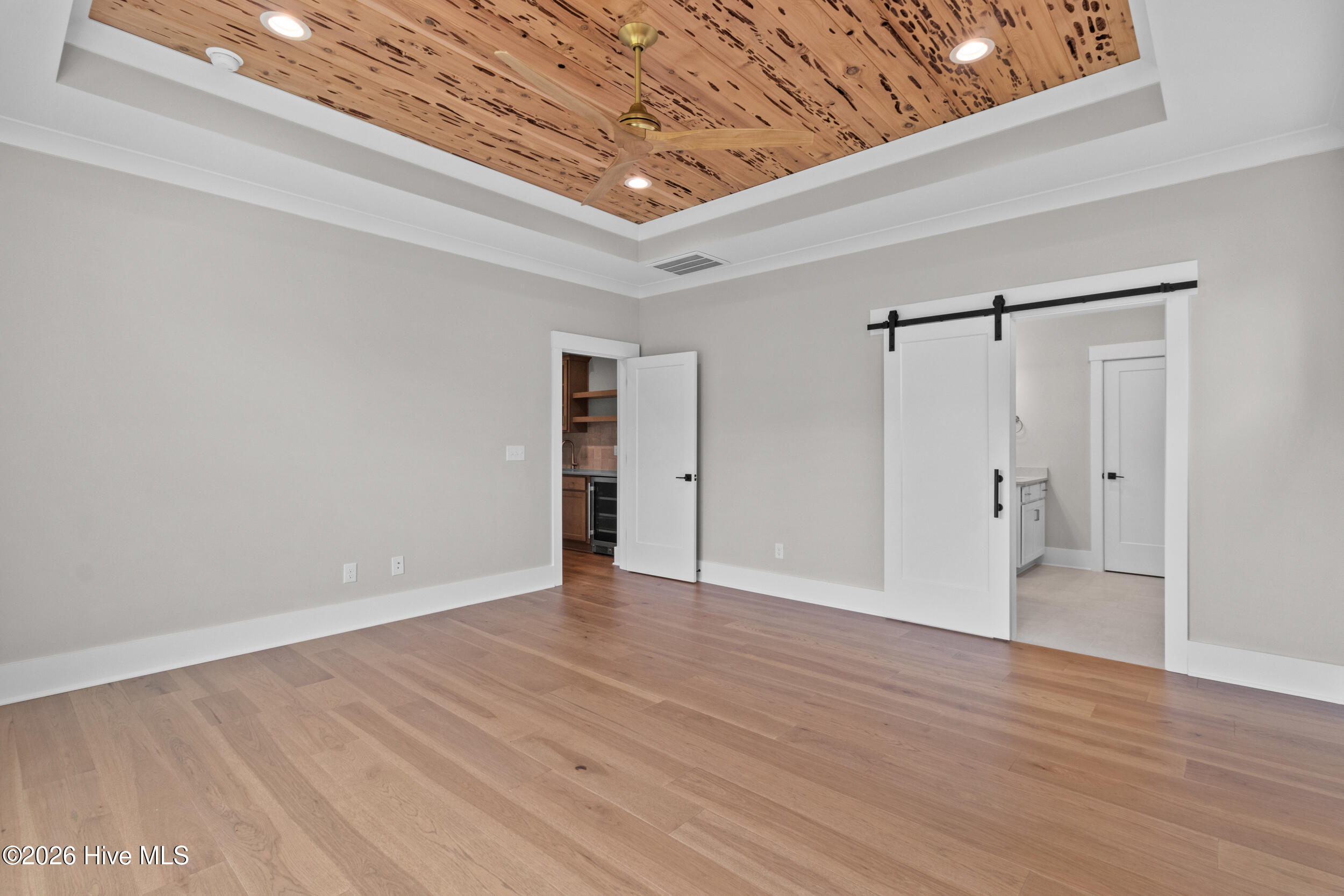 100568514 | Photo 21