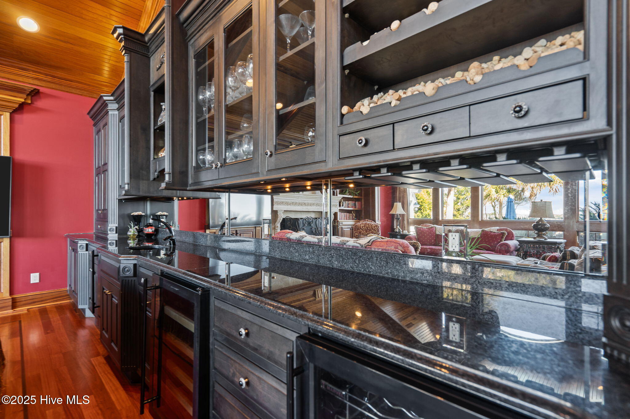 100547936 | Photo 33