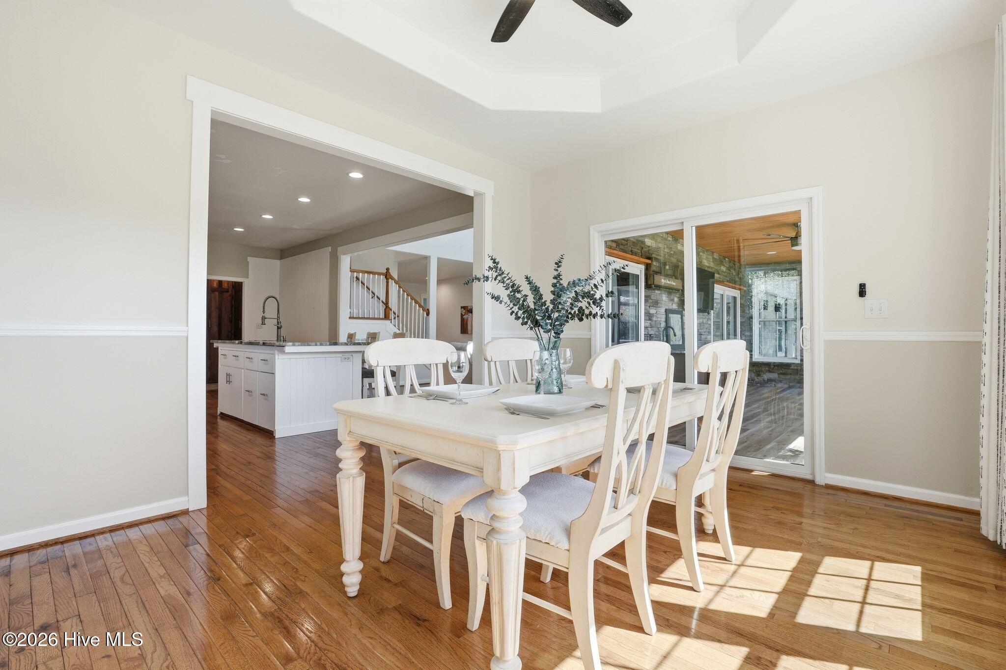 100560935 | Photo 25