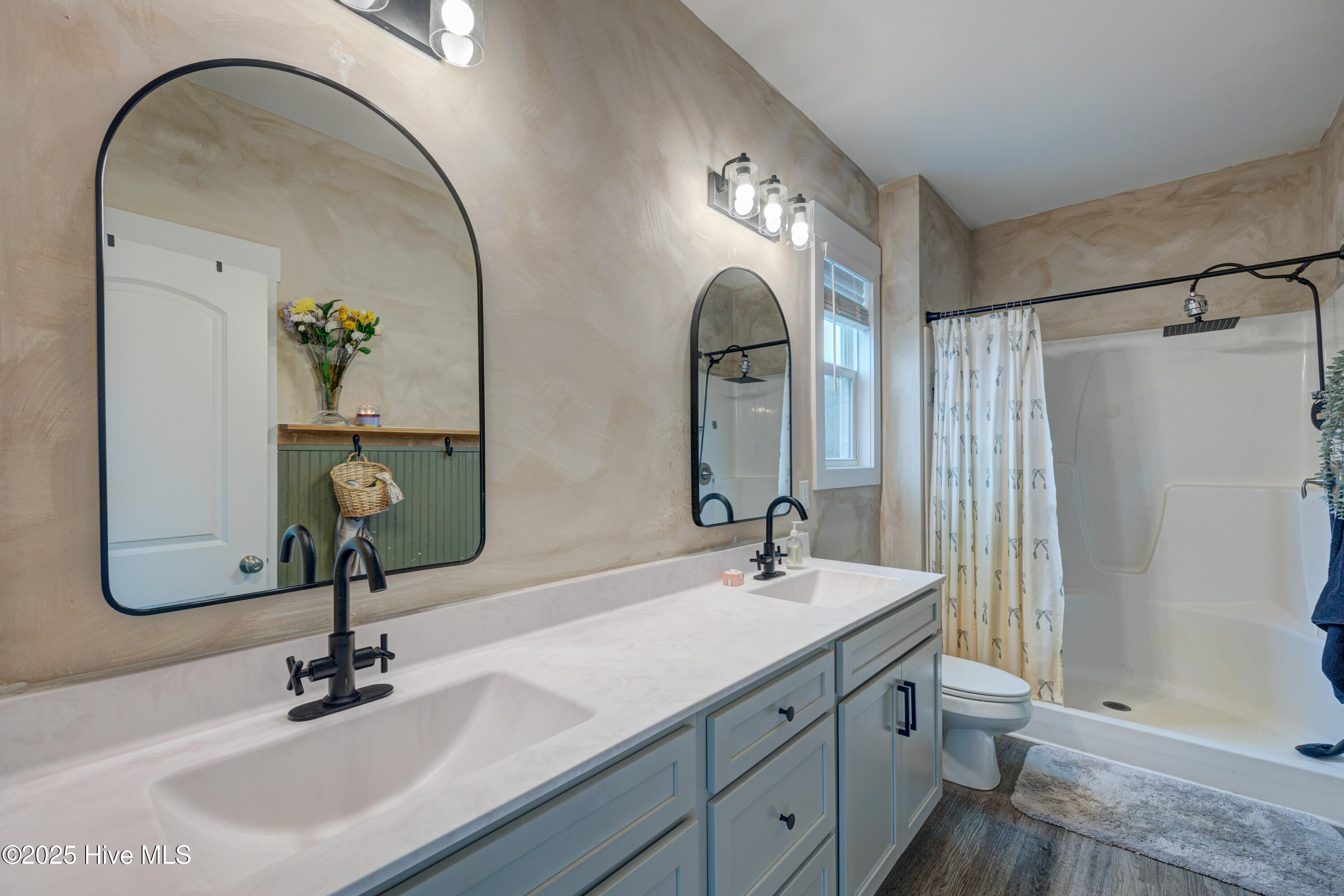 100534229 | Photo 29