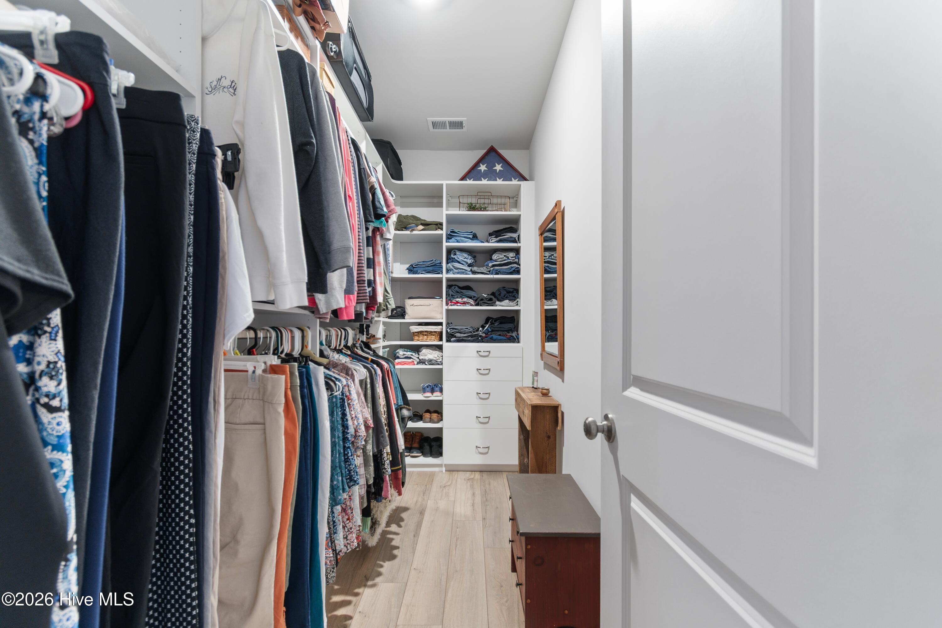 100543949 | Photo 16