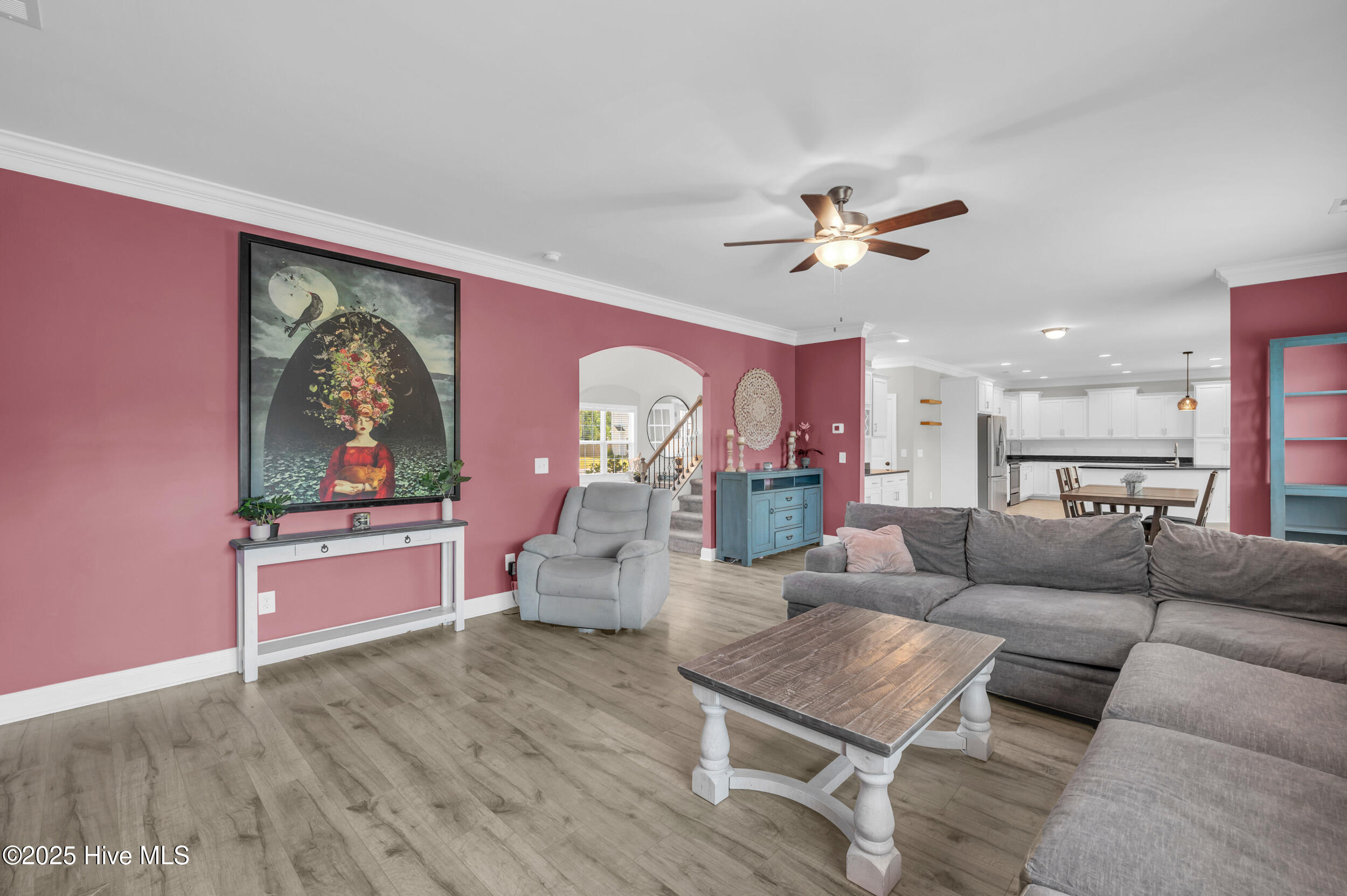 100530270 | Photo 11