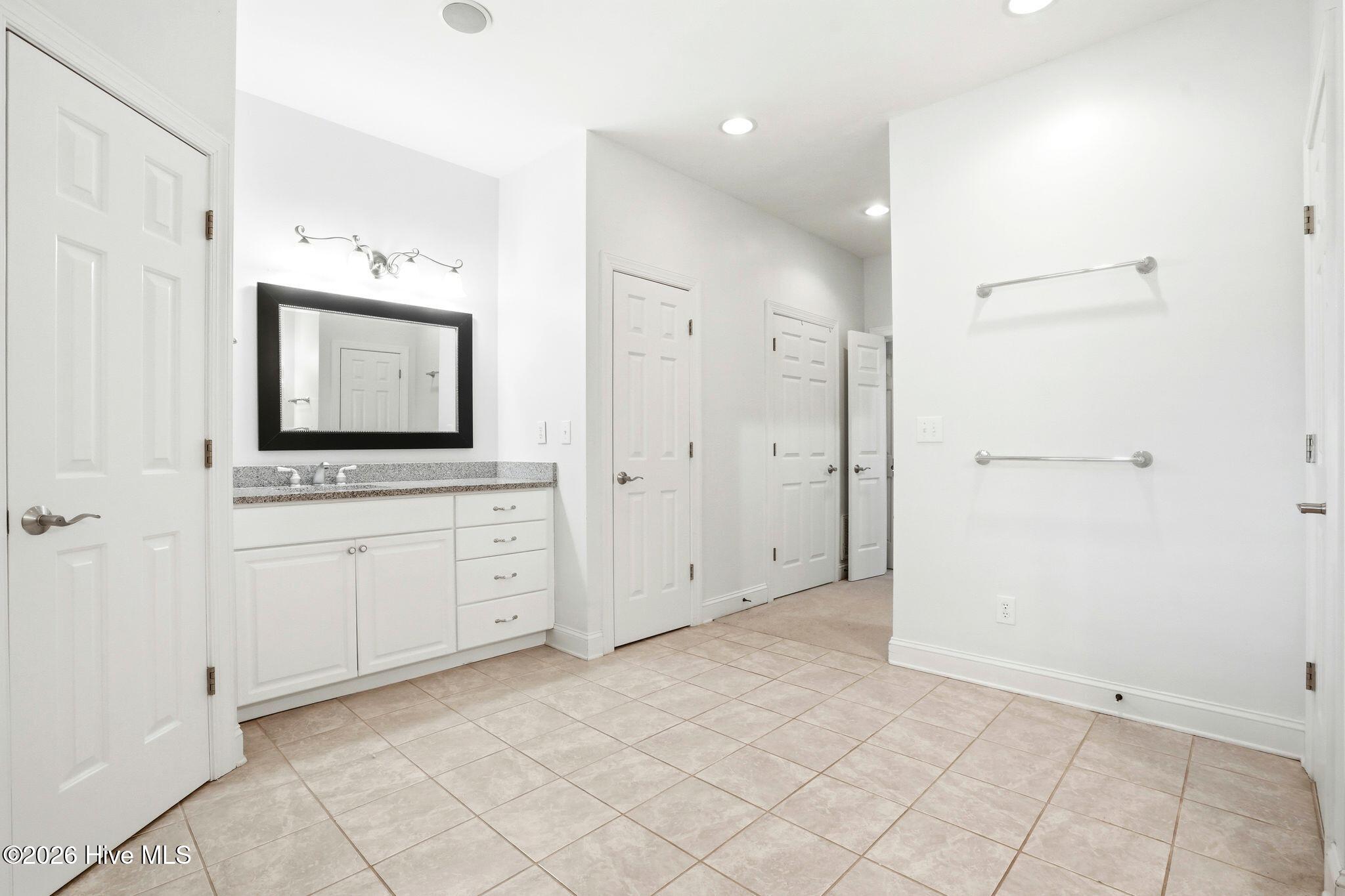 100563594 | Photo 39