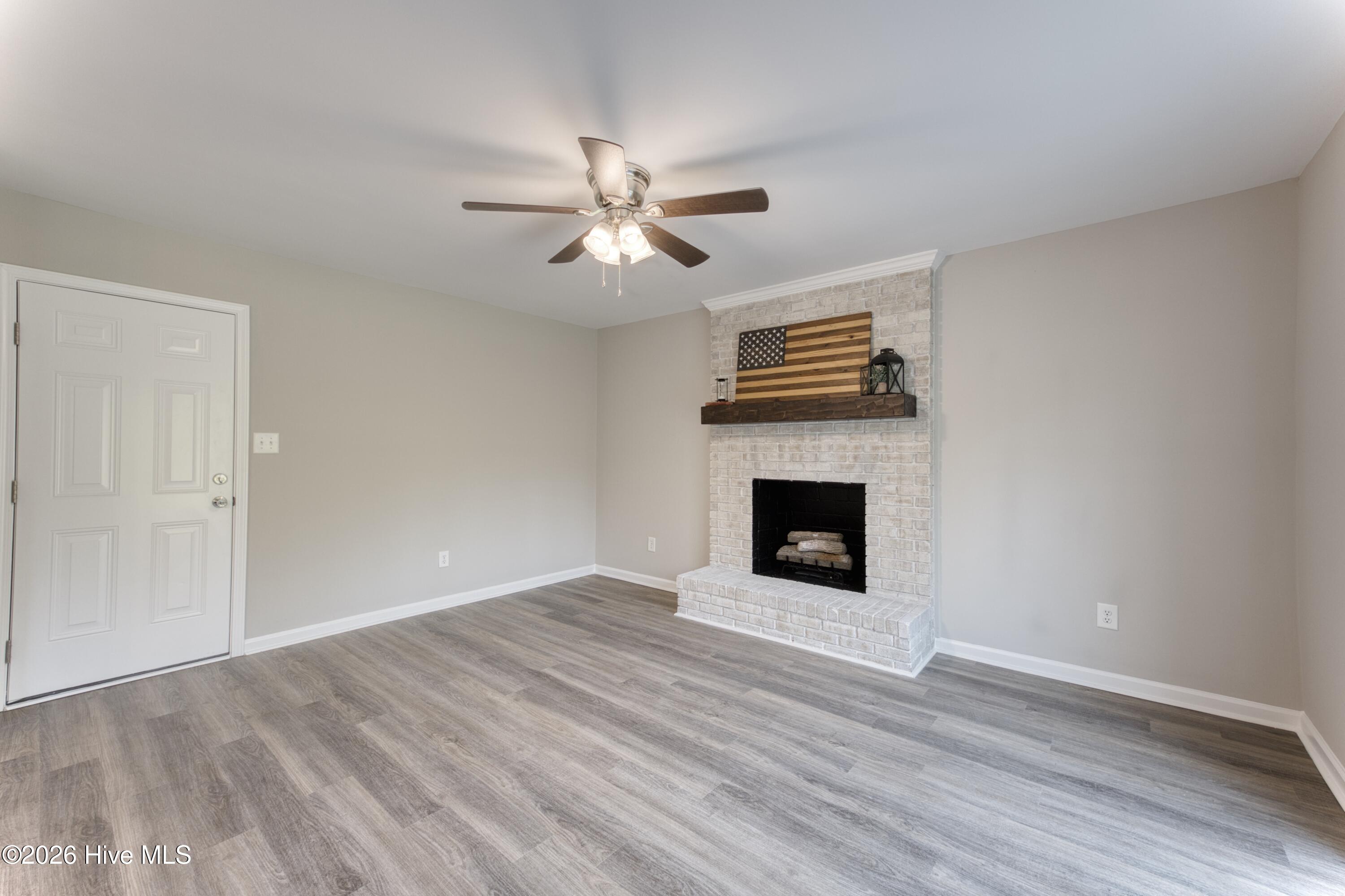 100561992 | Photo 11