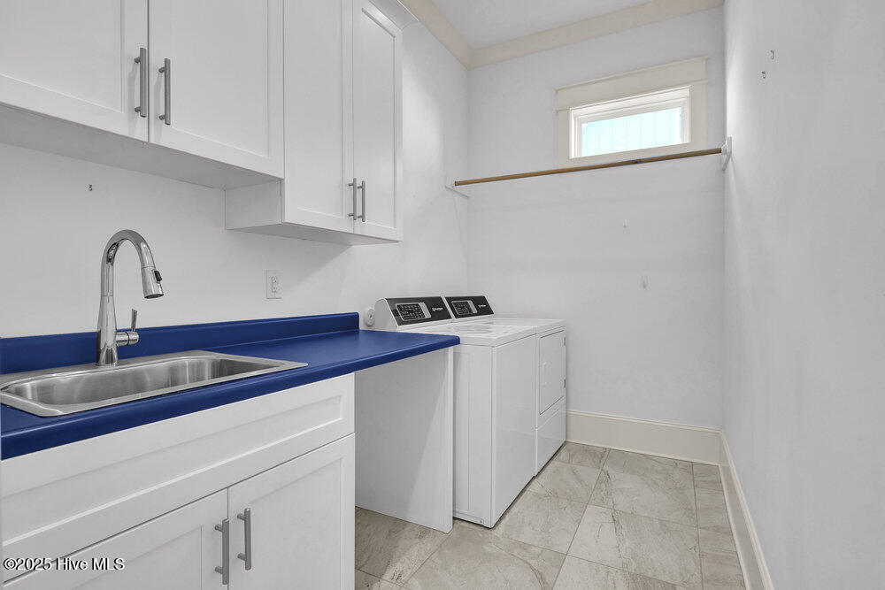 100537011 | Photo 47