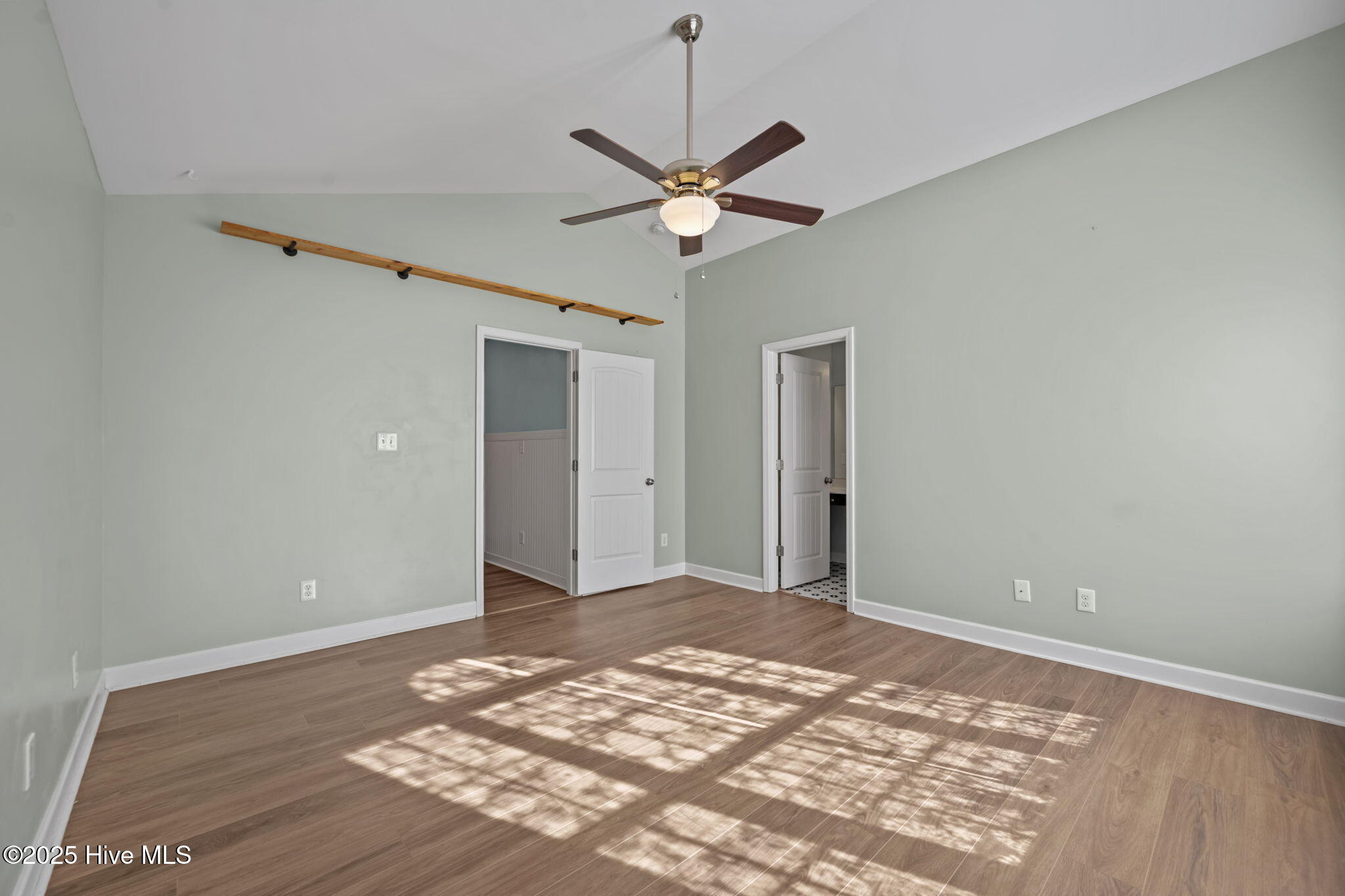 100540961 | Photo 19