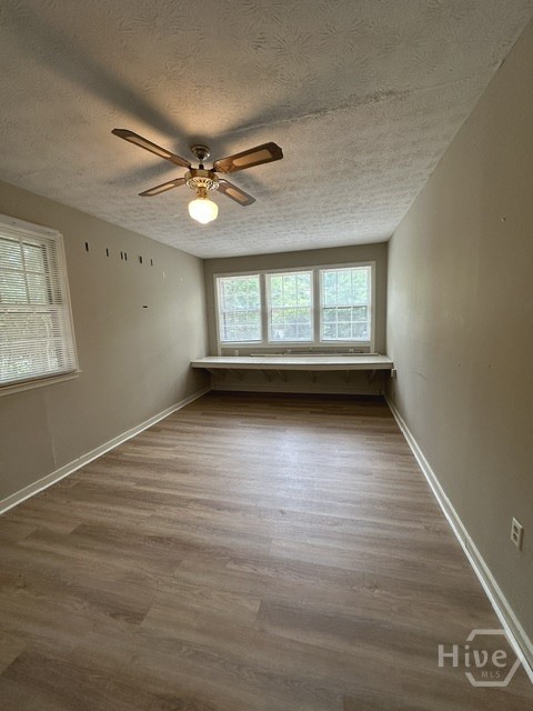 Bonus room with built-in desk and storage, 175 Woo