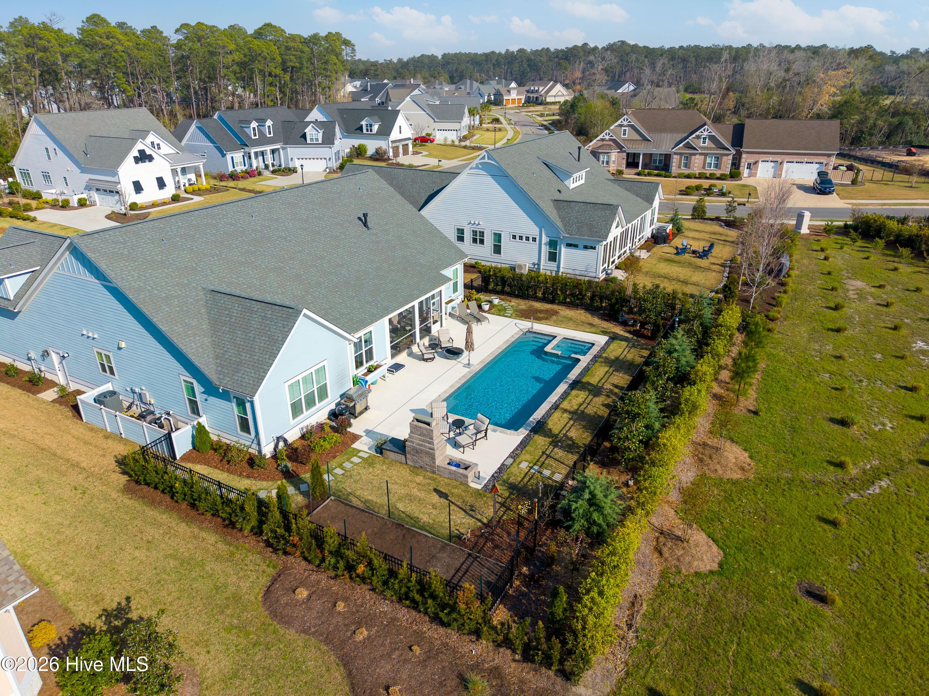 100562941 | Photo 53