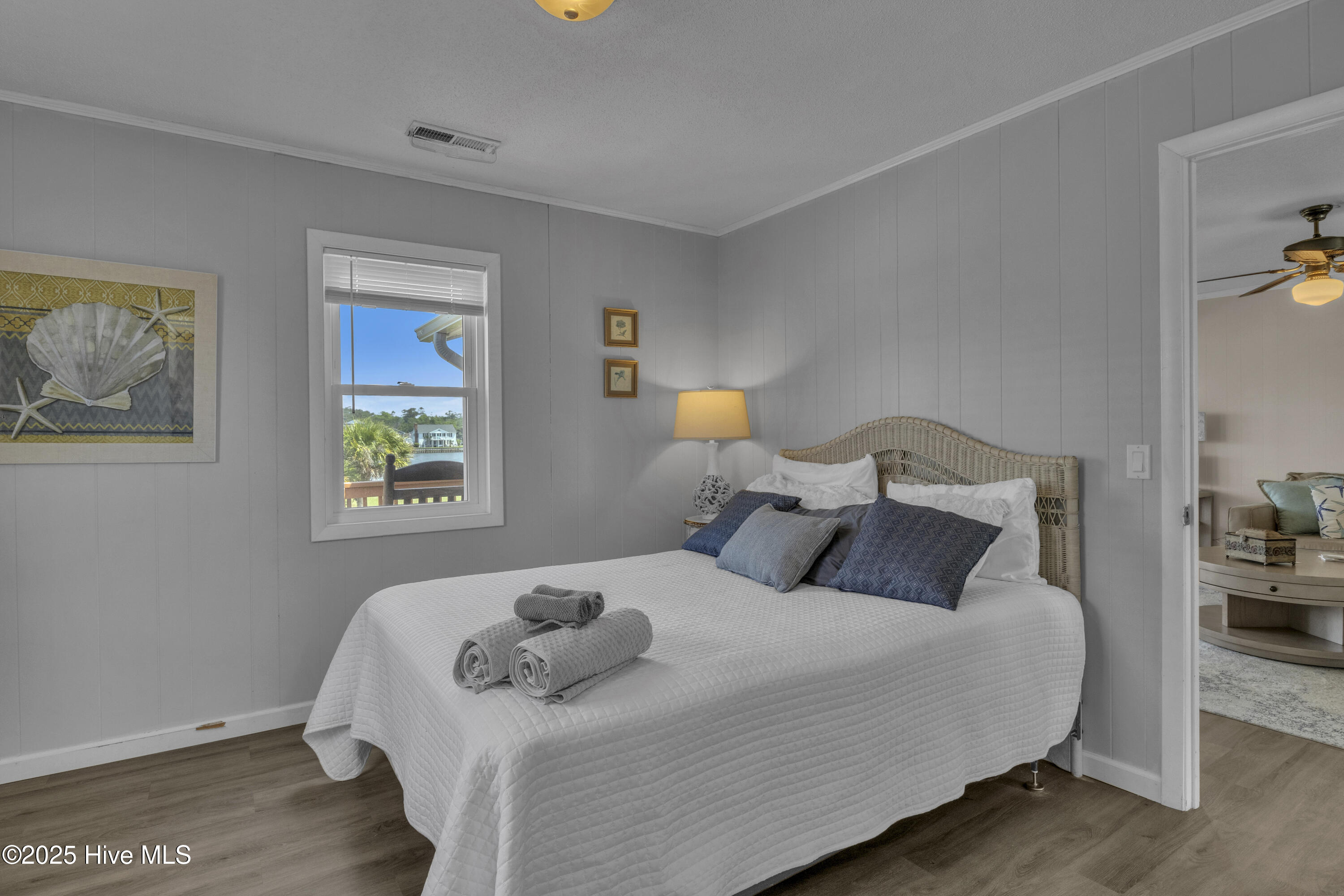 100545312 | Photo 23