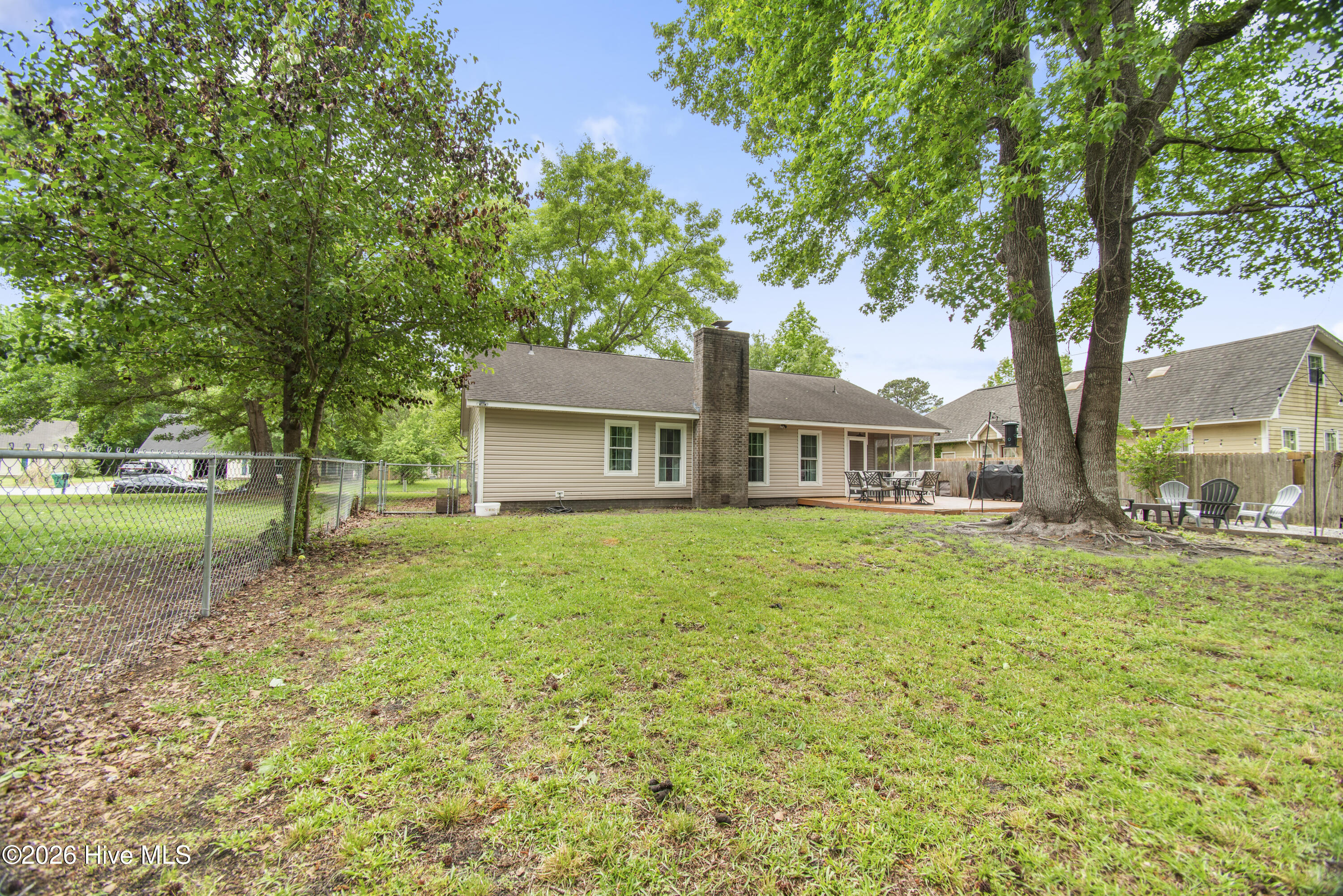 100570335 | Photo 26