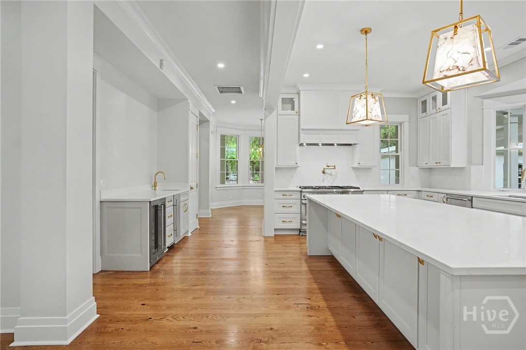 Kitchen Island/Service Buffet
