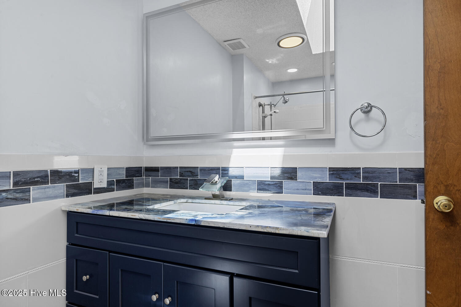 100532865 | Photo 22