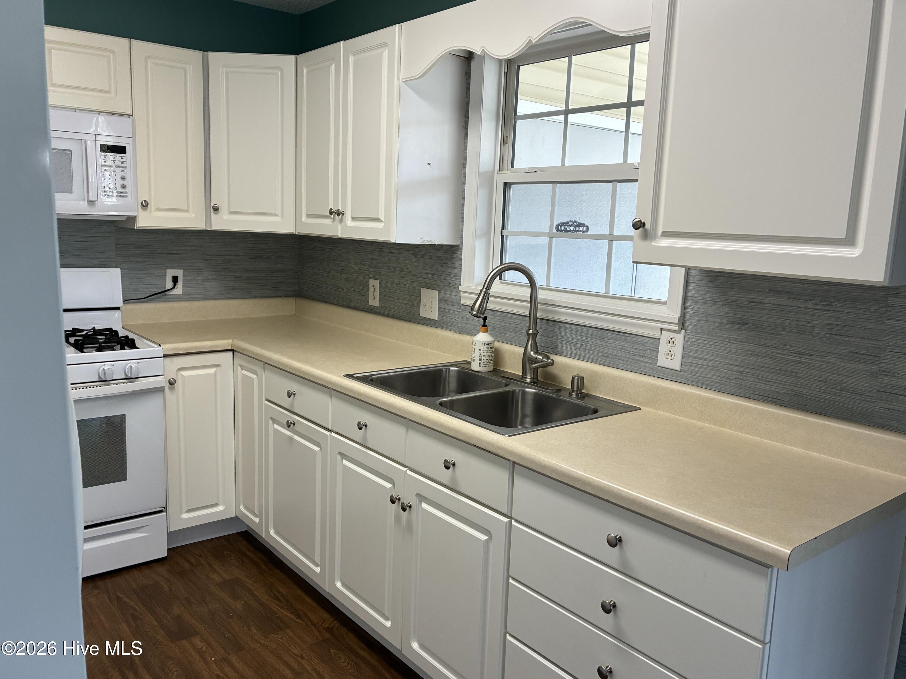 100558750 | Photo 14