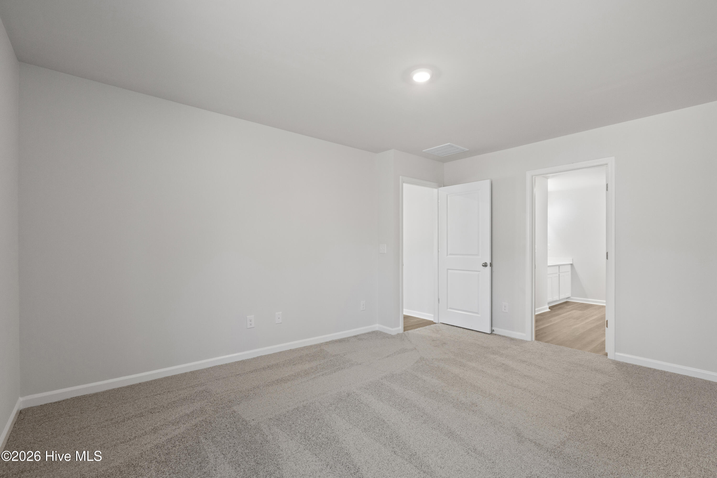 100552114 | Photo 24