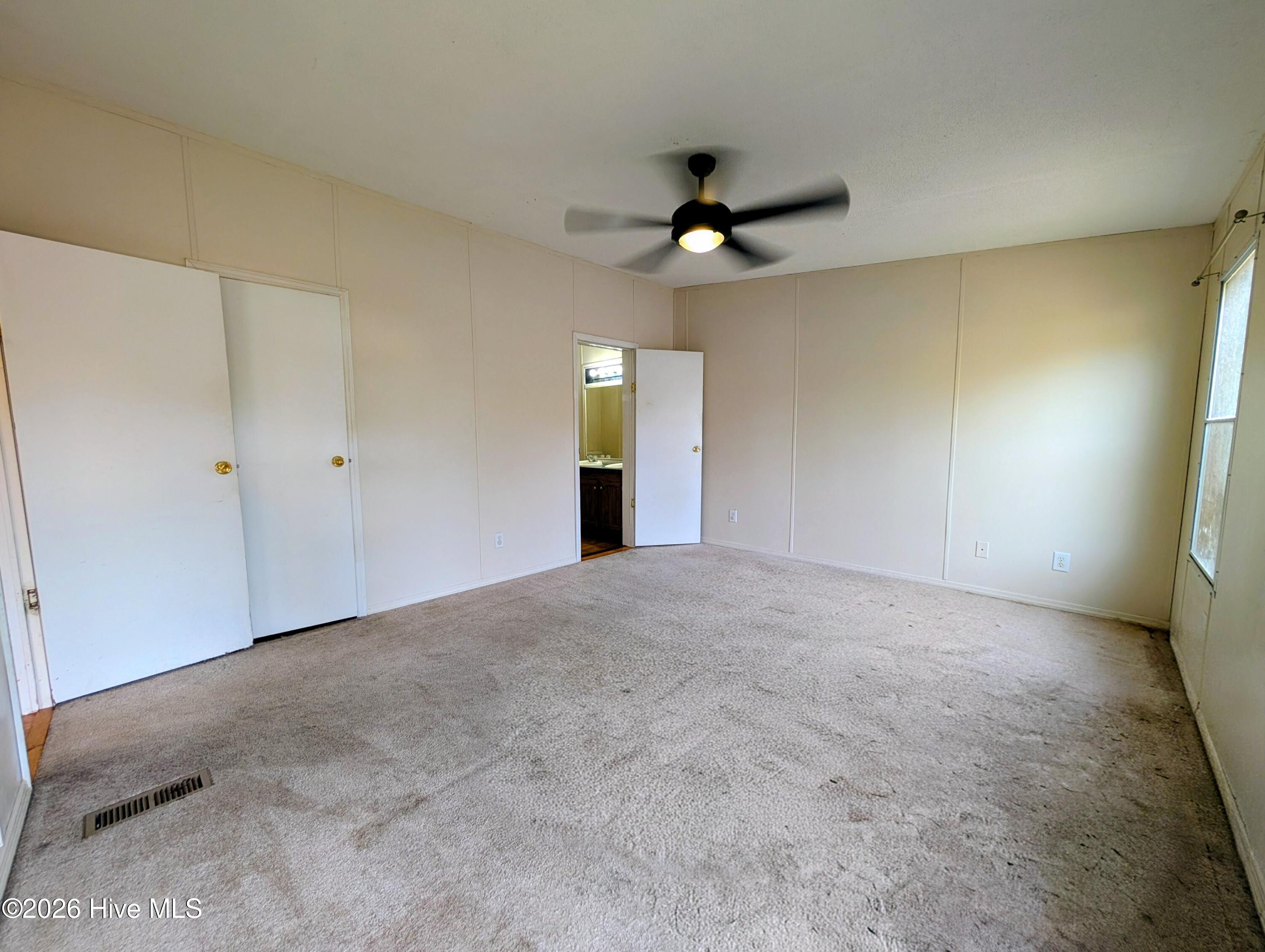 100560578 | Photo 13