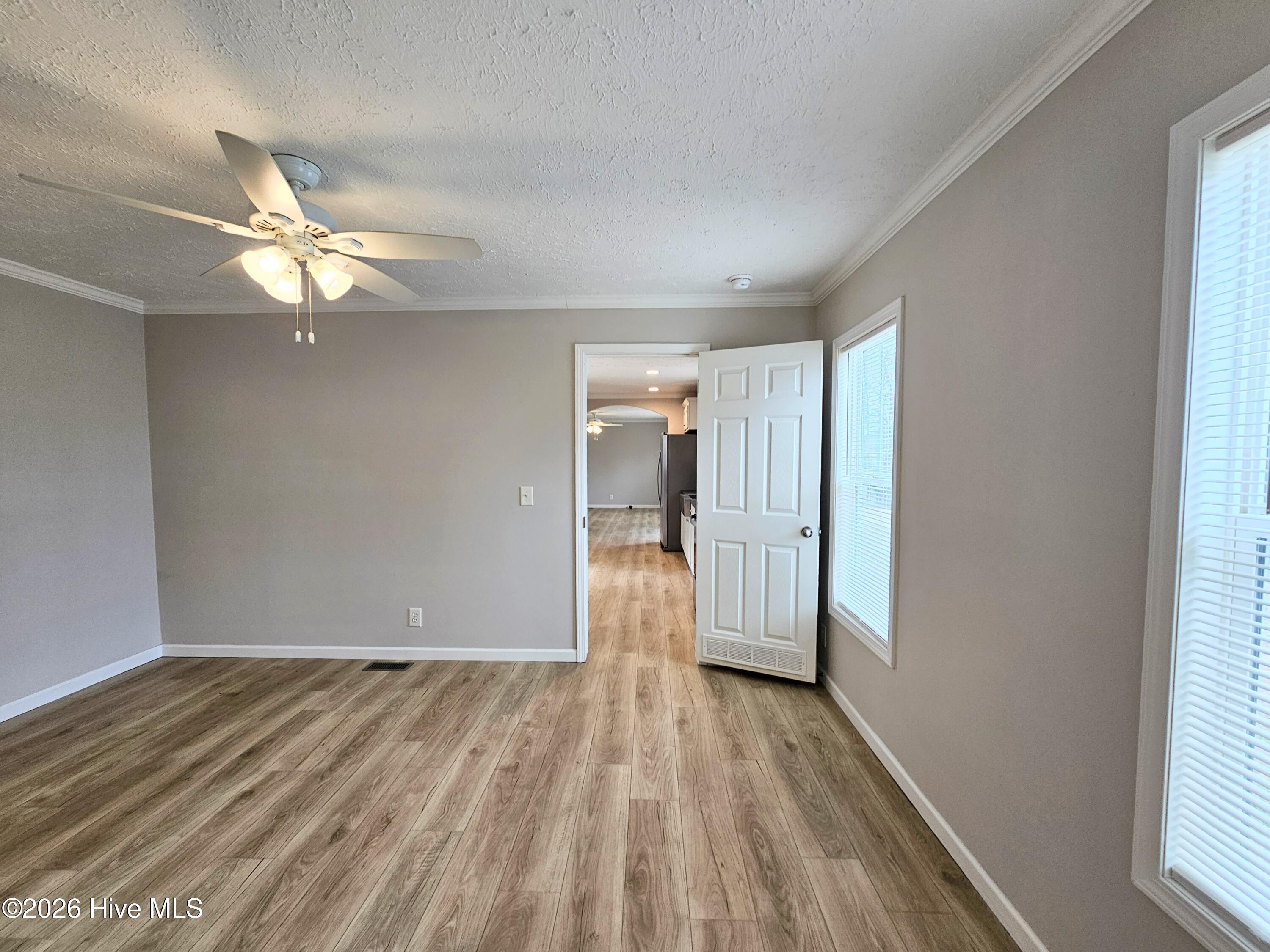 100559049 | Photo 14