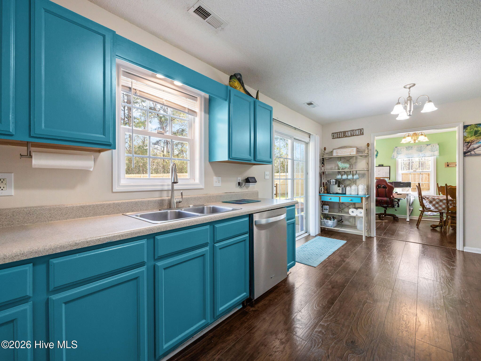 100568127 | Photo 12