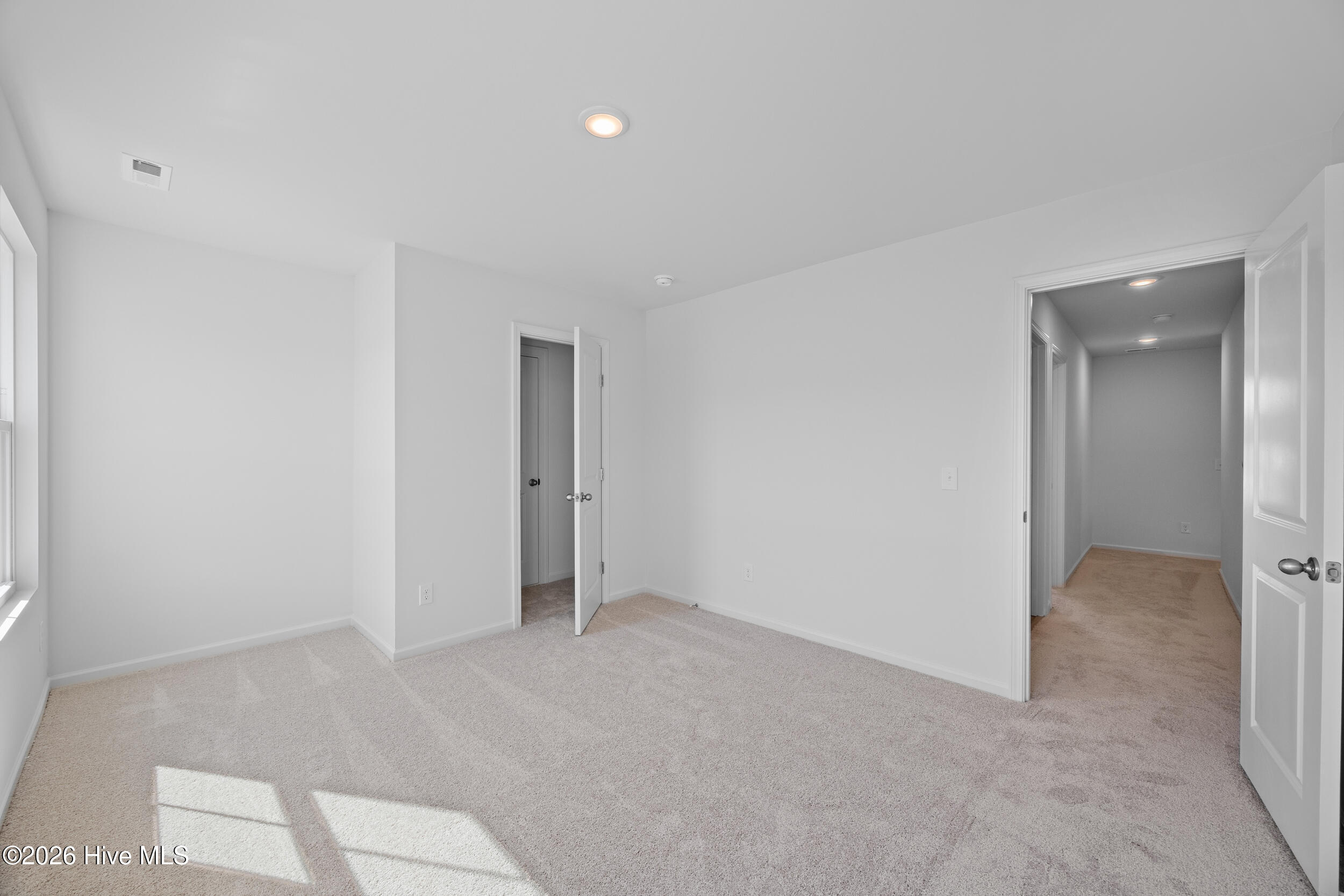 100535744 | Photo 33