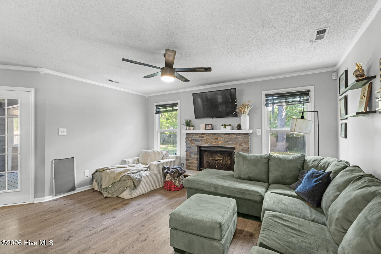 100570070 | Photo 10