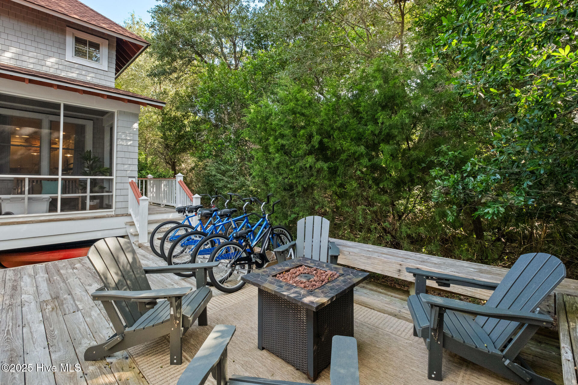 100534470 | Photo 32