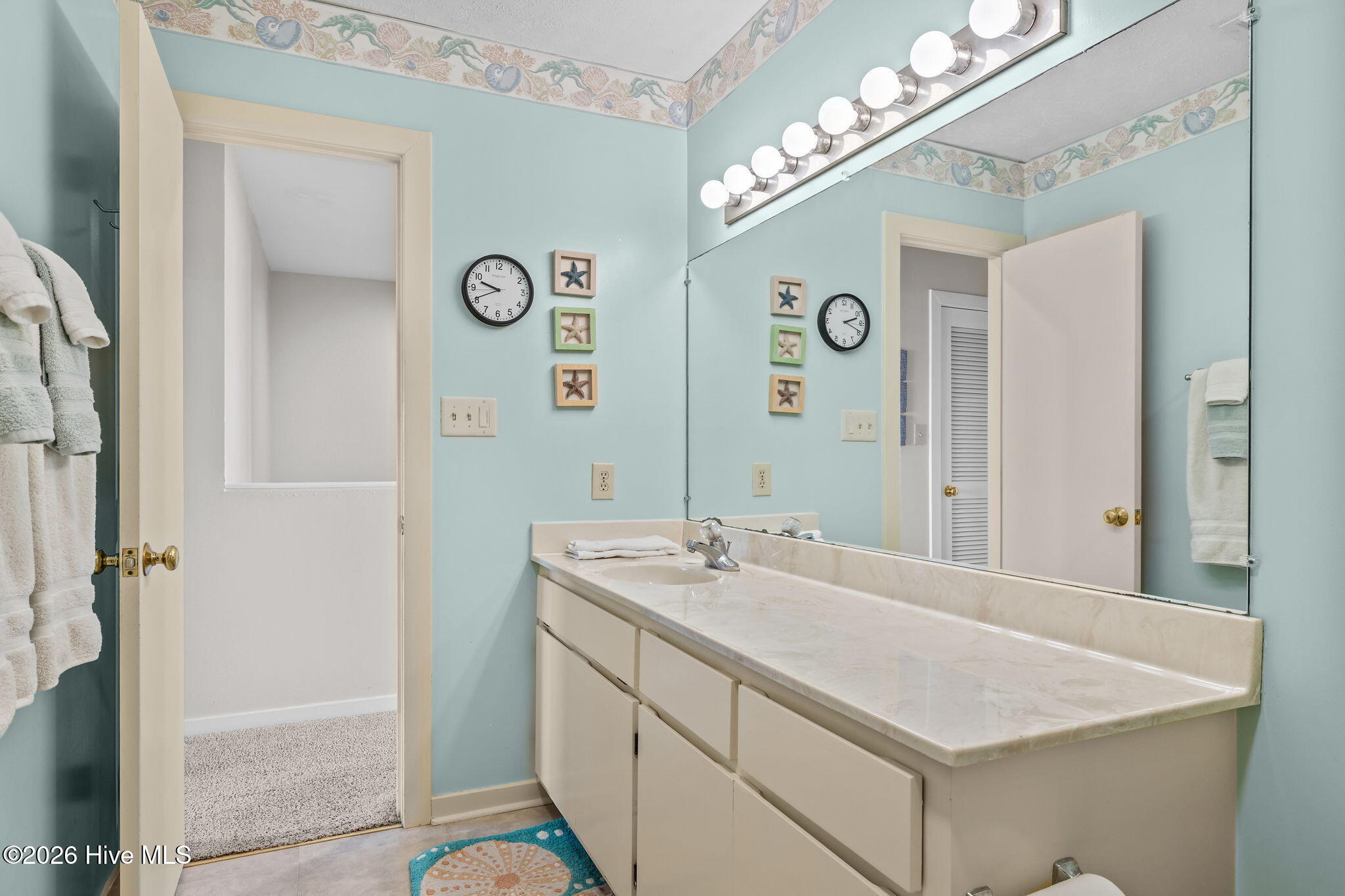 100554343 | Photo 38