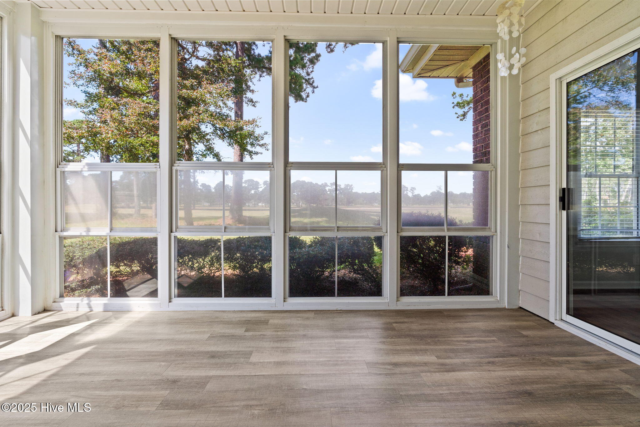 100536273 | Photo 23