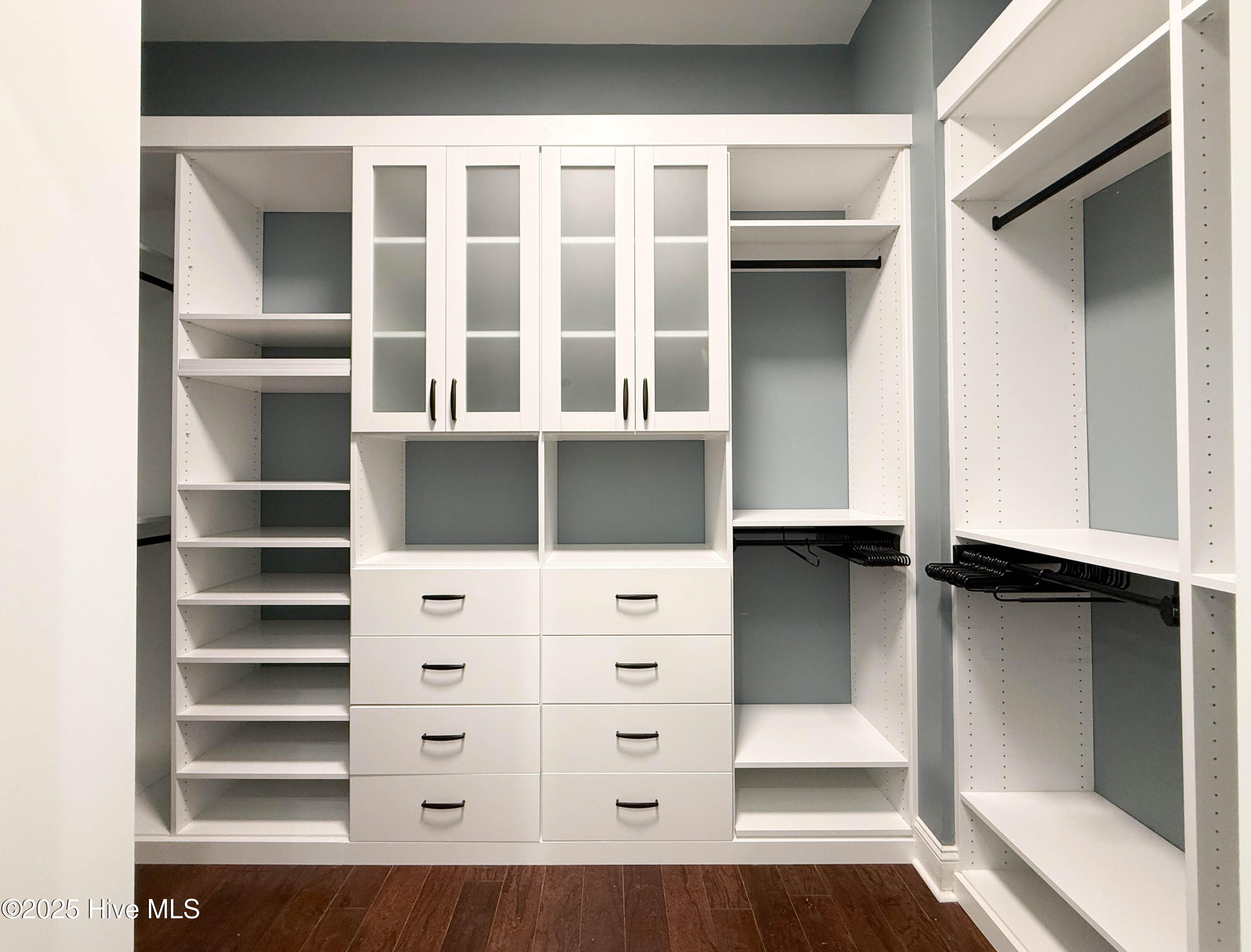 100537477 | Photo 34