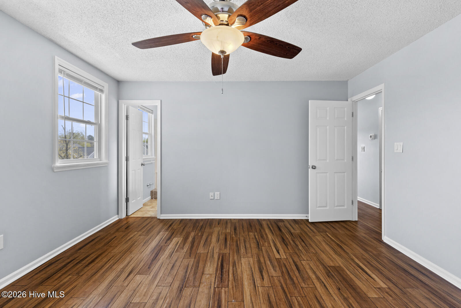 100563642 | Photo 21