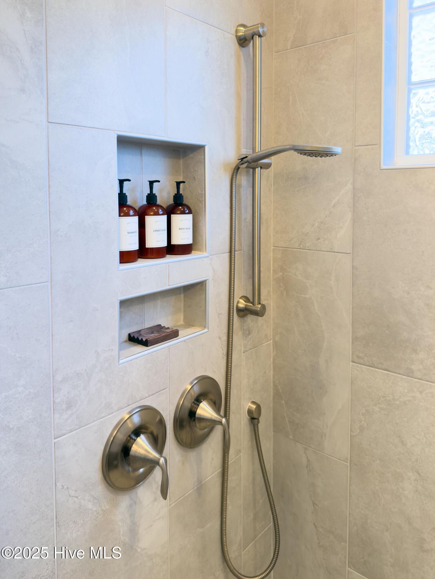 100545902 | Photo 35