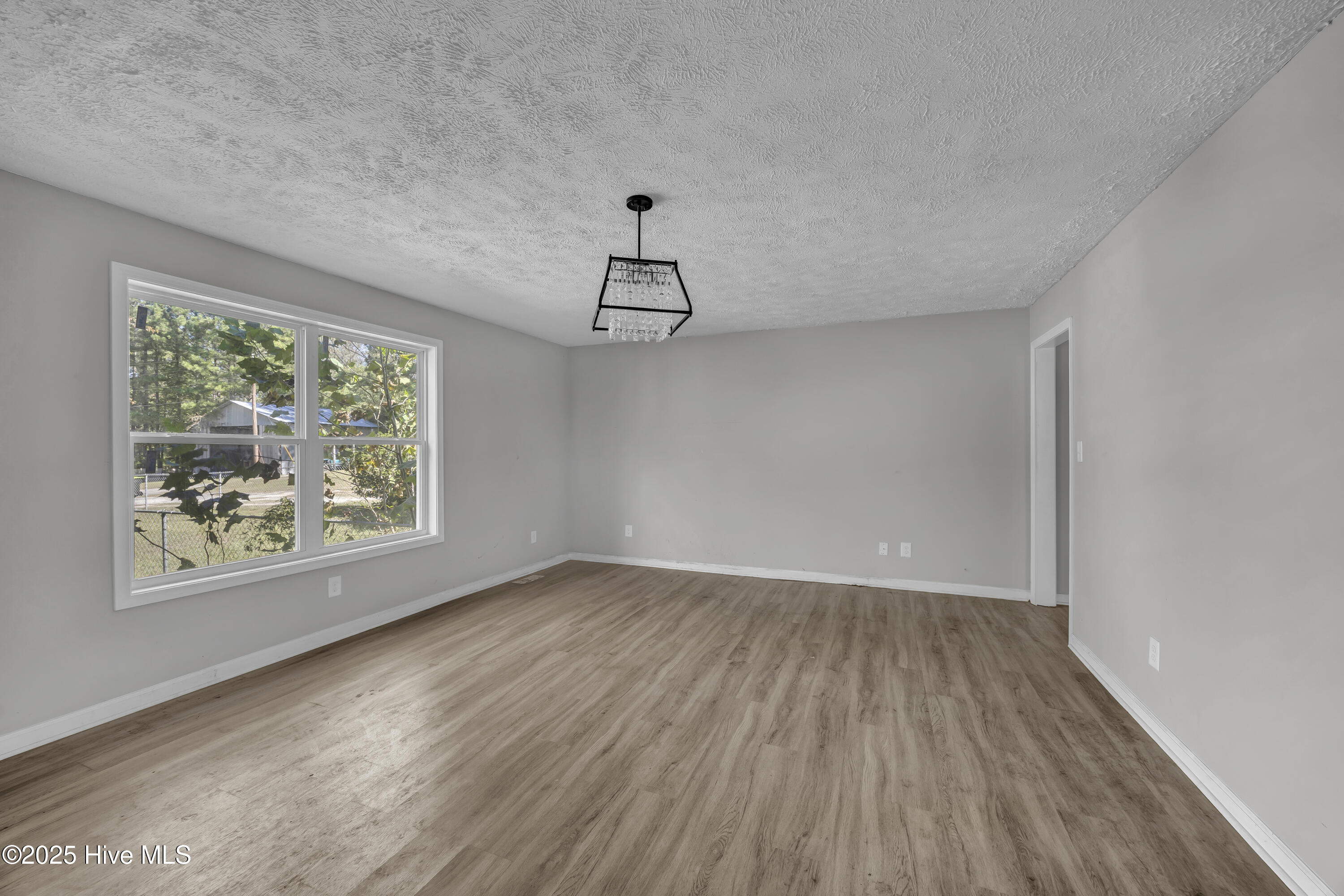 100537588 | Photo 11