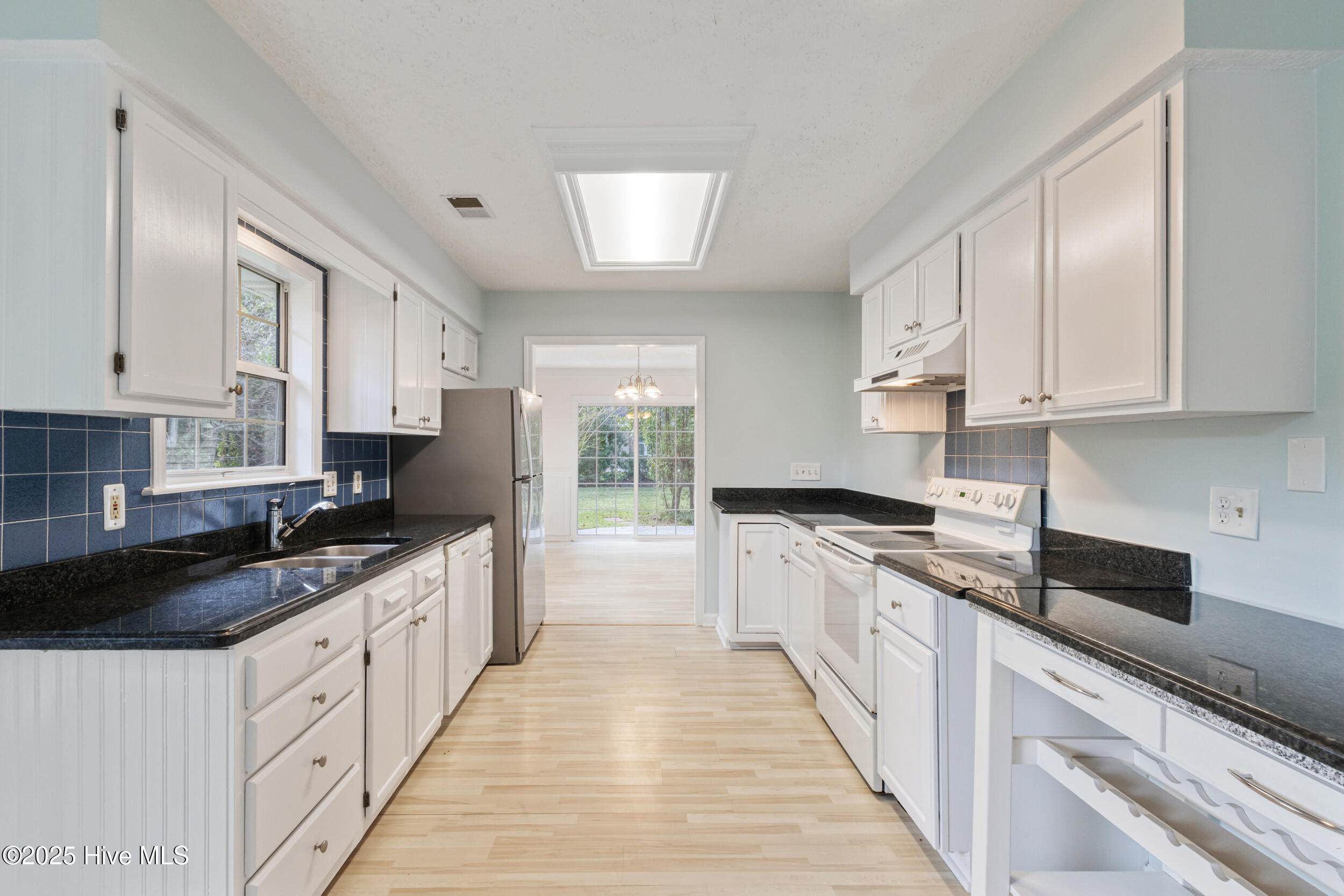 100531370 | Photo 19