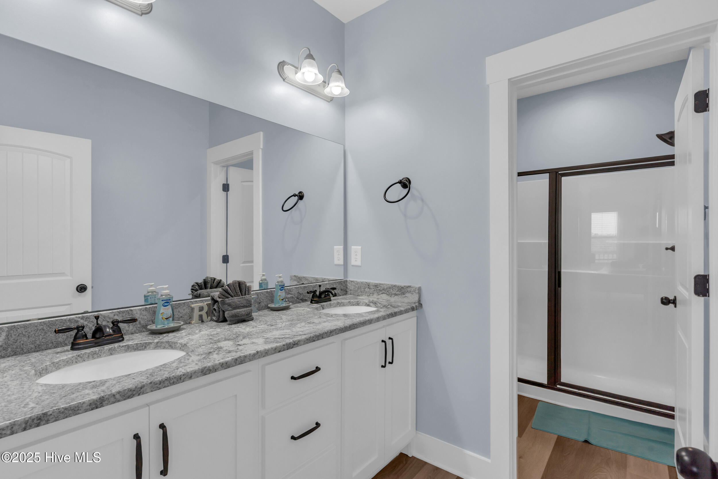 100524088 | Photo 19