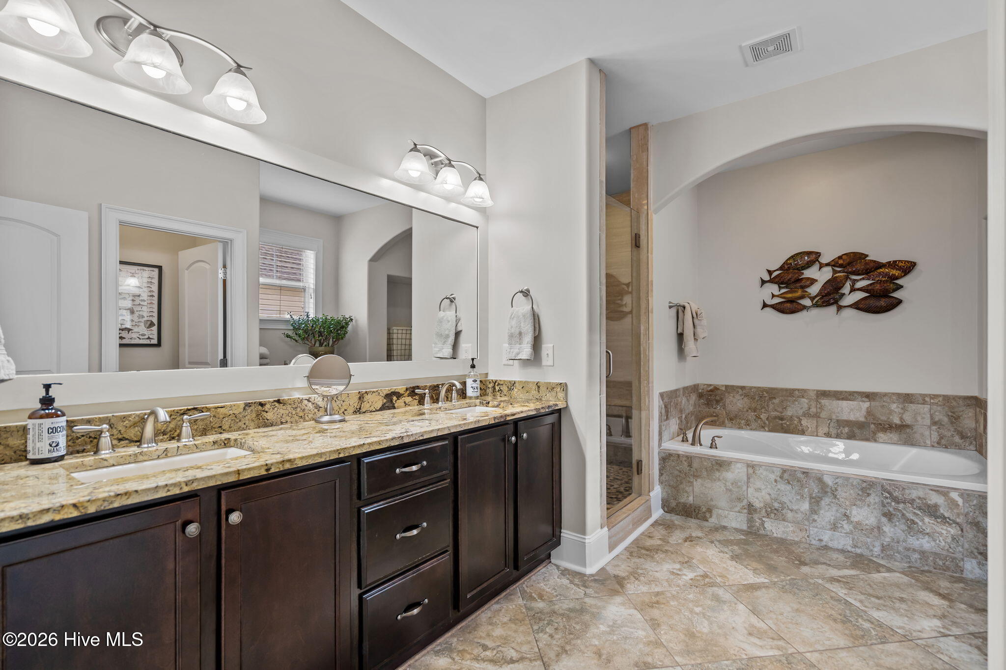 100564215 | Photo 28