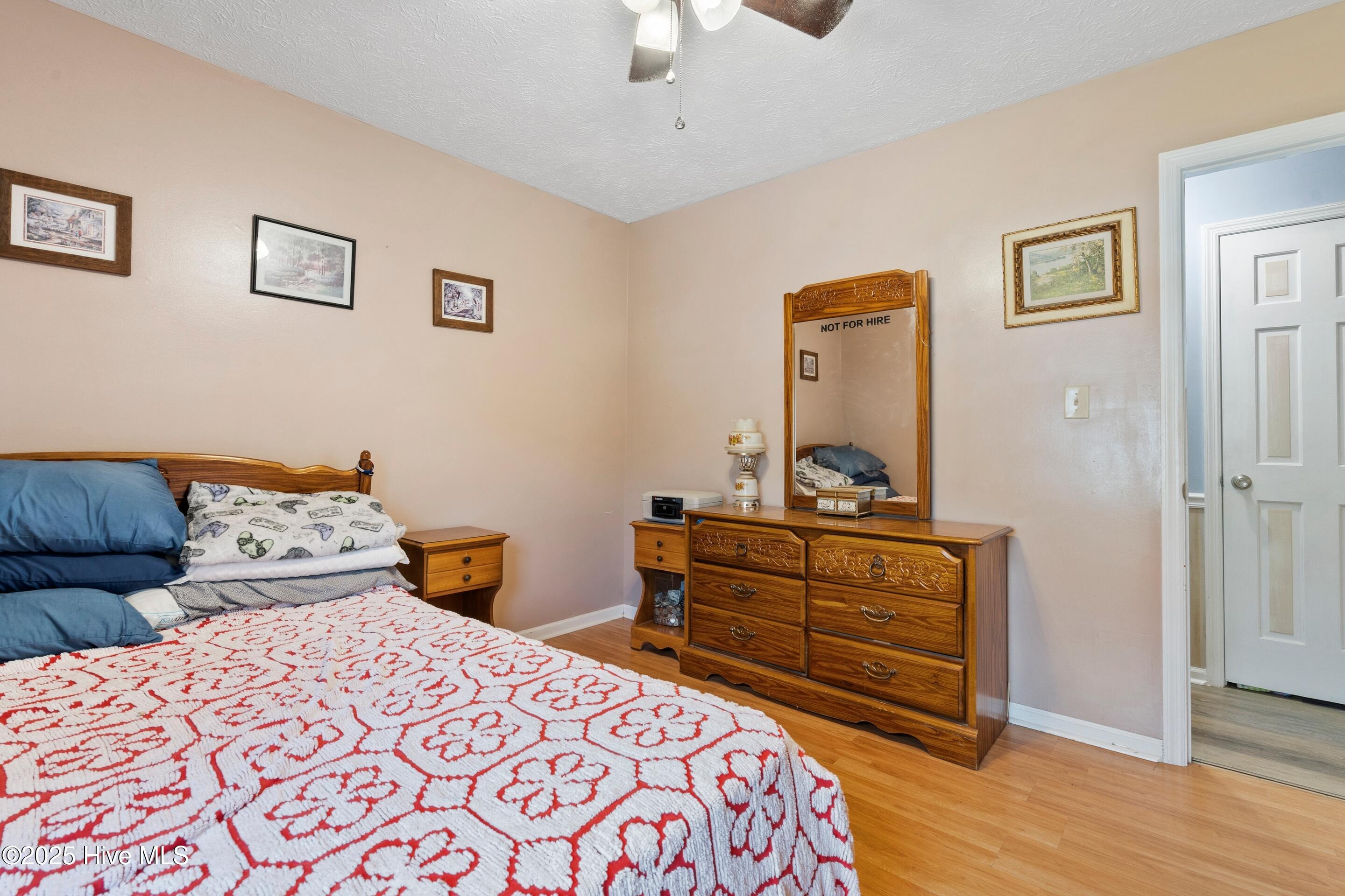 100560876 | Photo 27