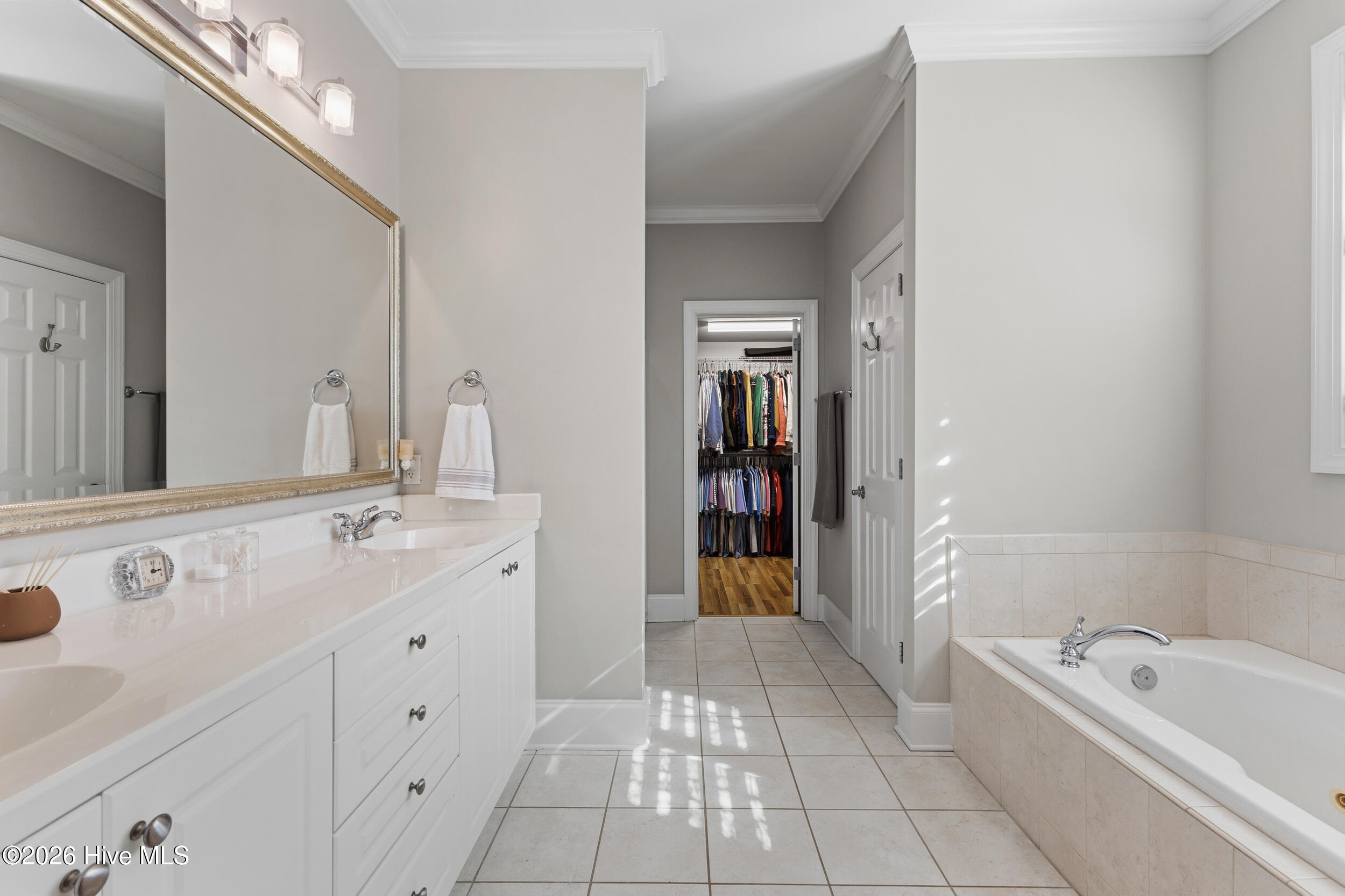 100558582 | Photo 23