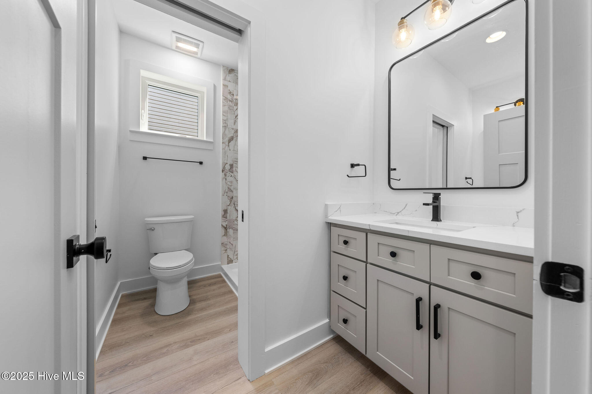 100493859 | Photo 19