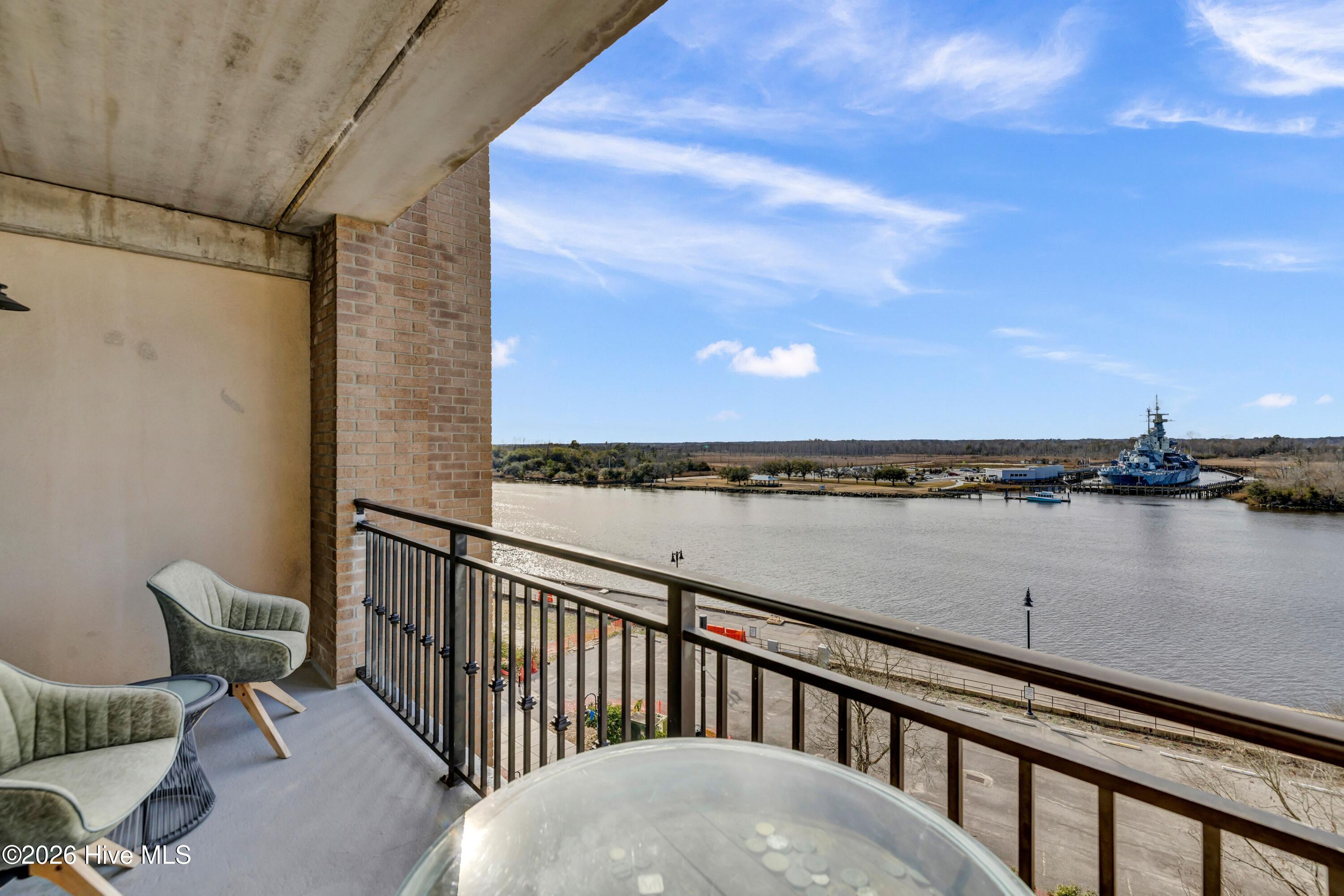 100548897 | Photo 24