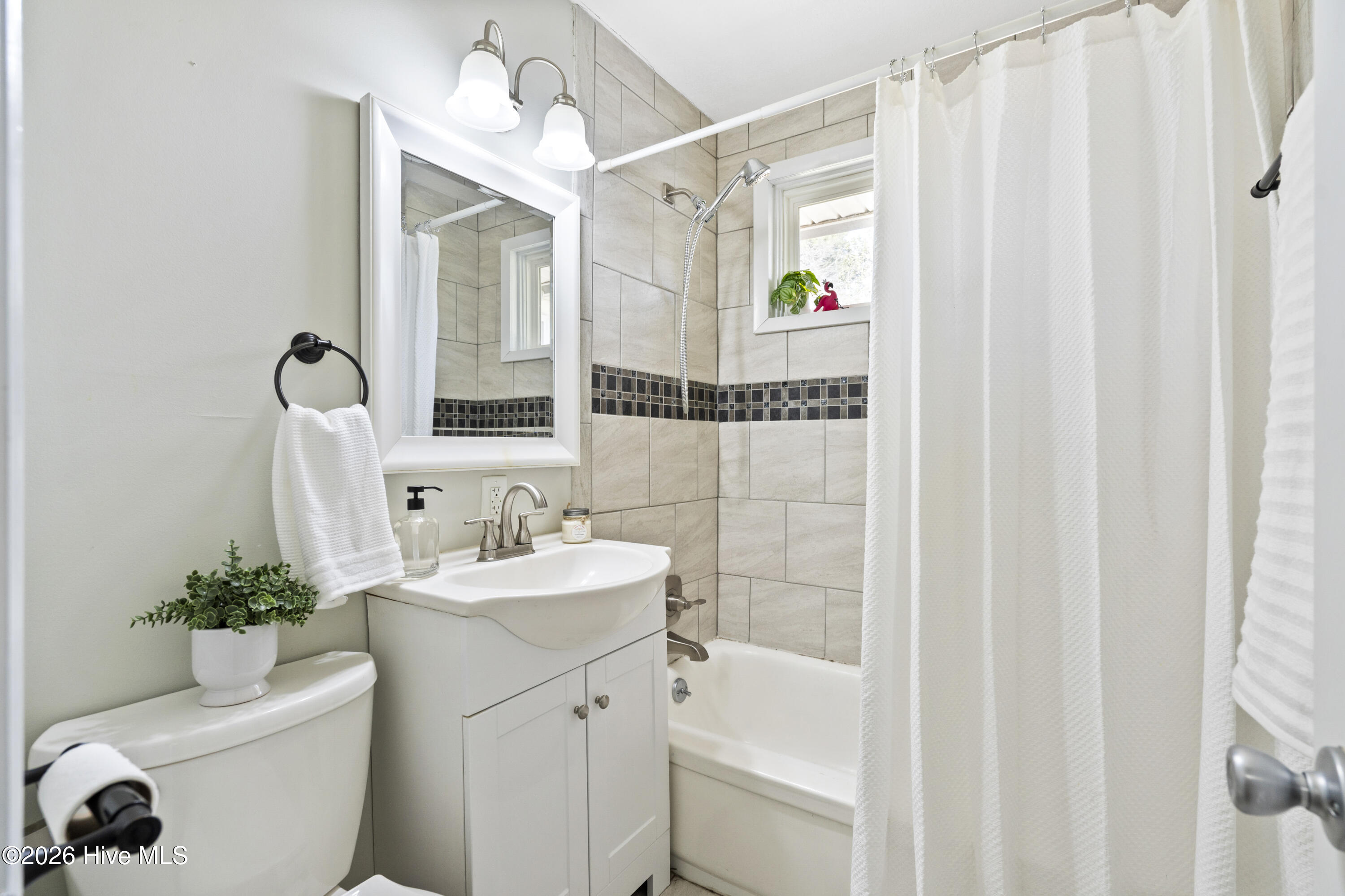 100555407 | Photo 21