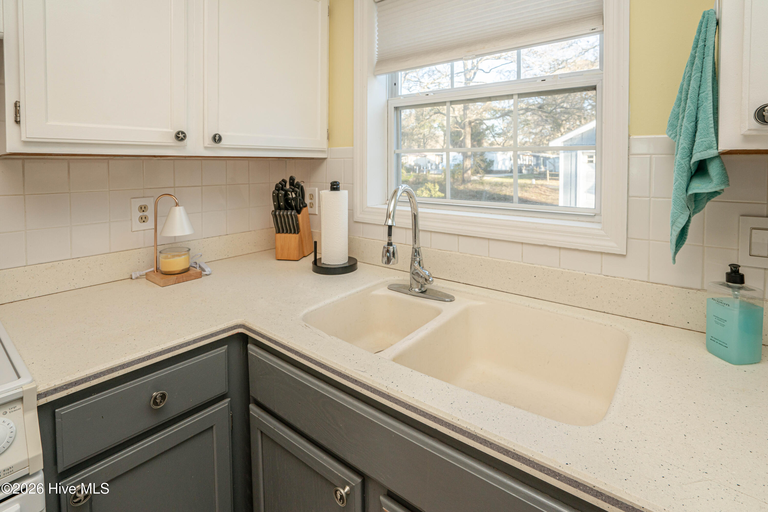 100561840 | Photo 12