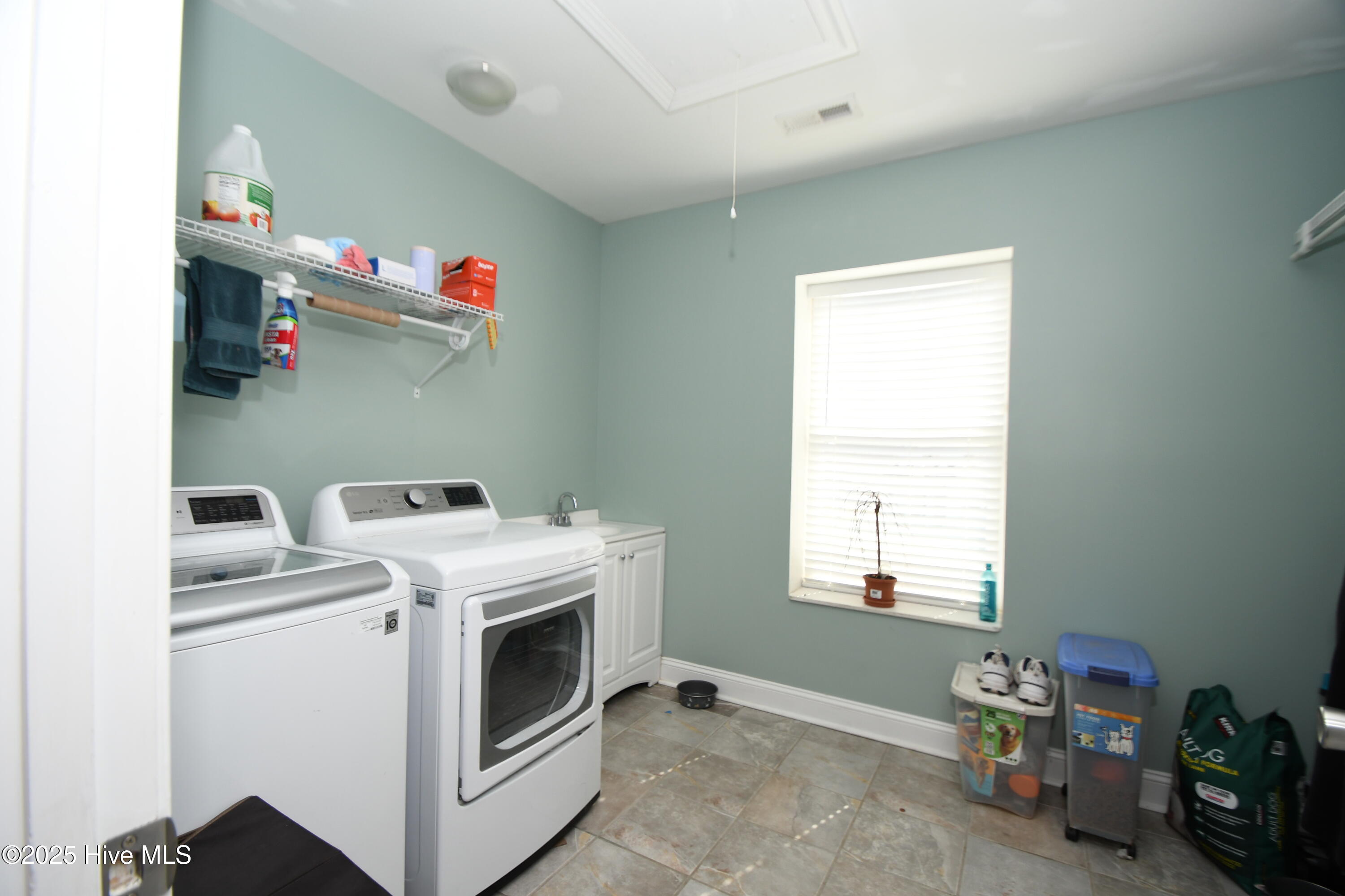 100537590 | Photo 21