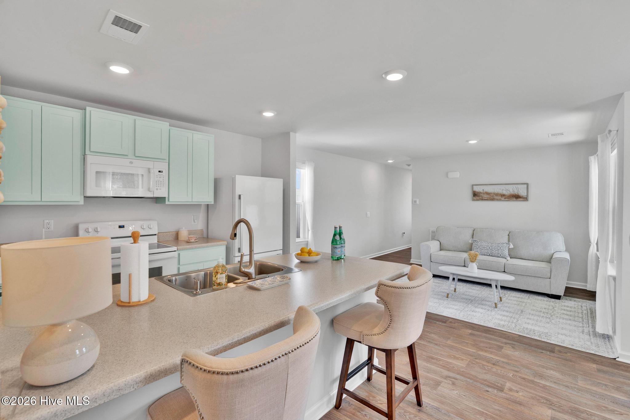 100563987 | Photo 12