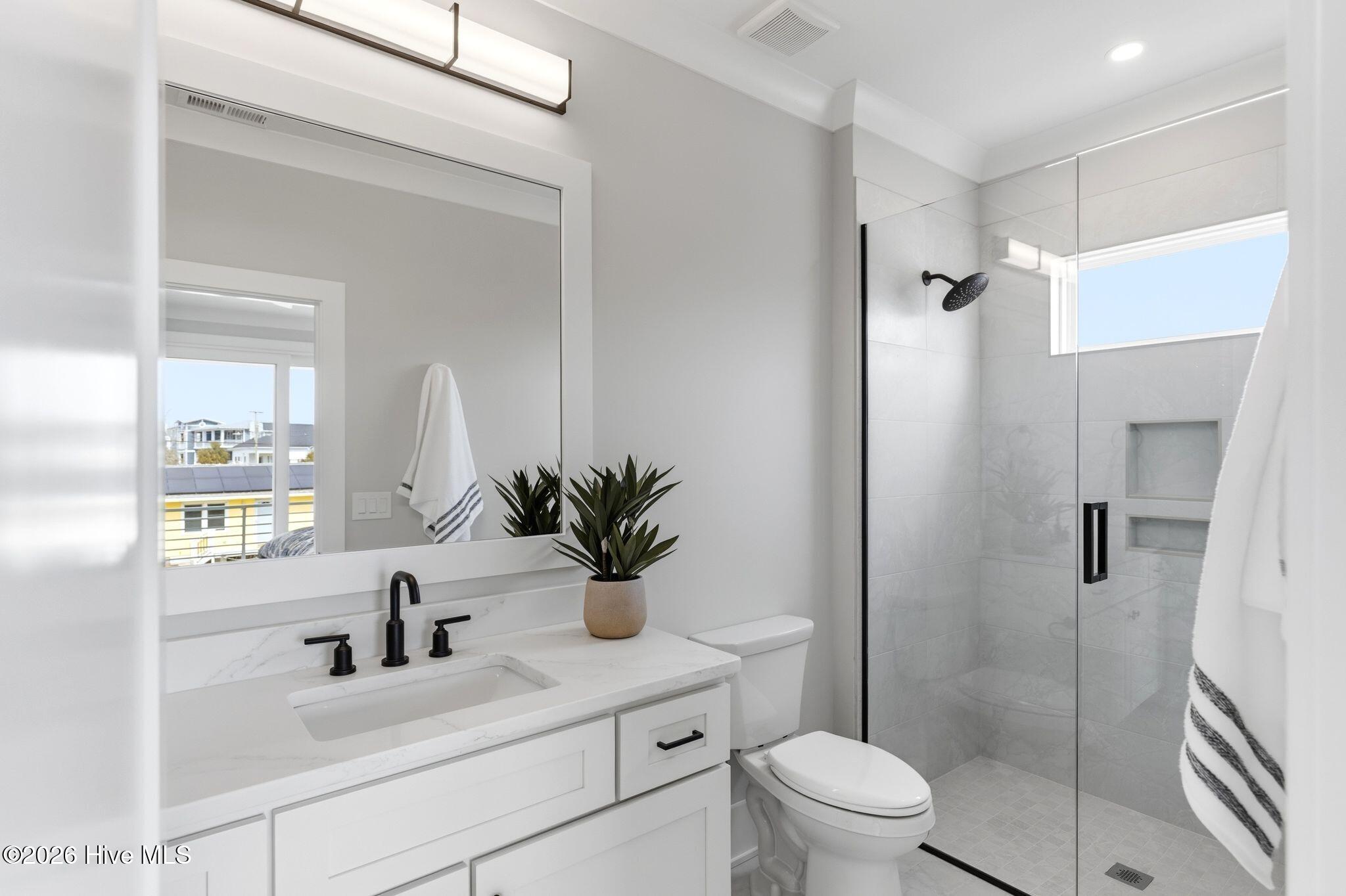 100544880 | Photo 22