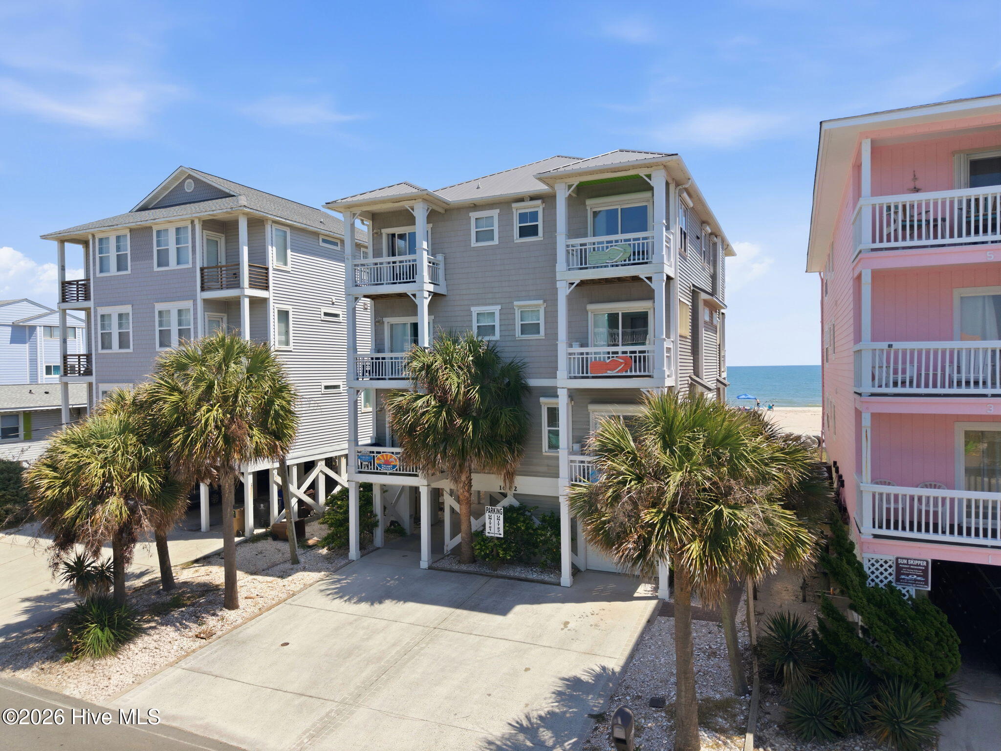 100570337 | Photo 63