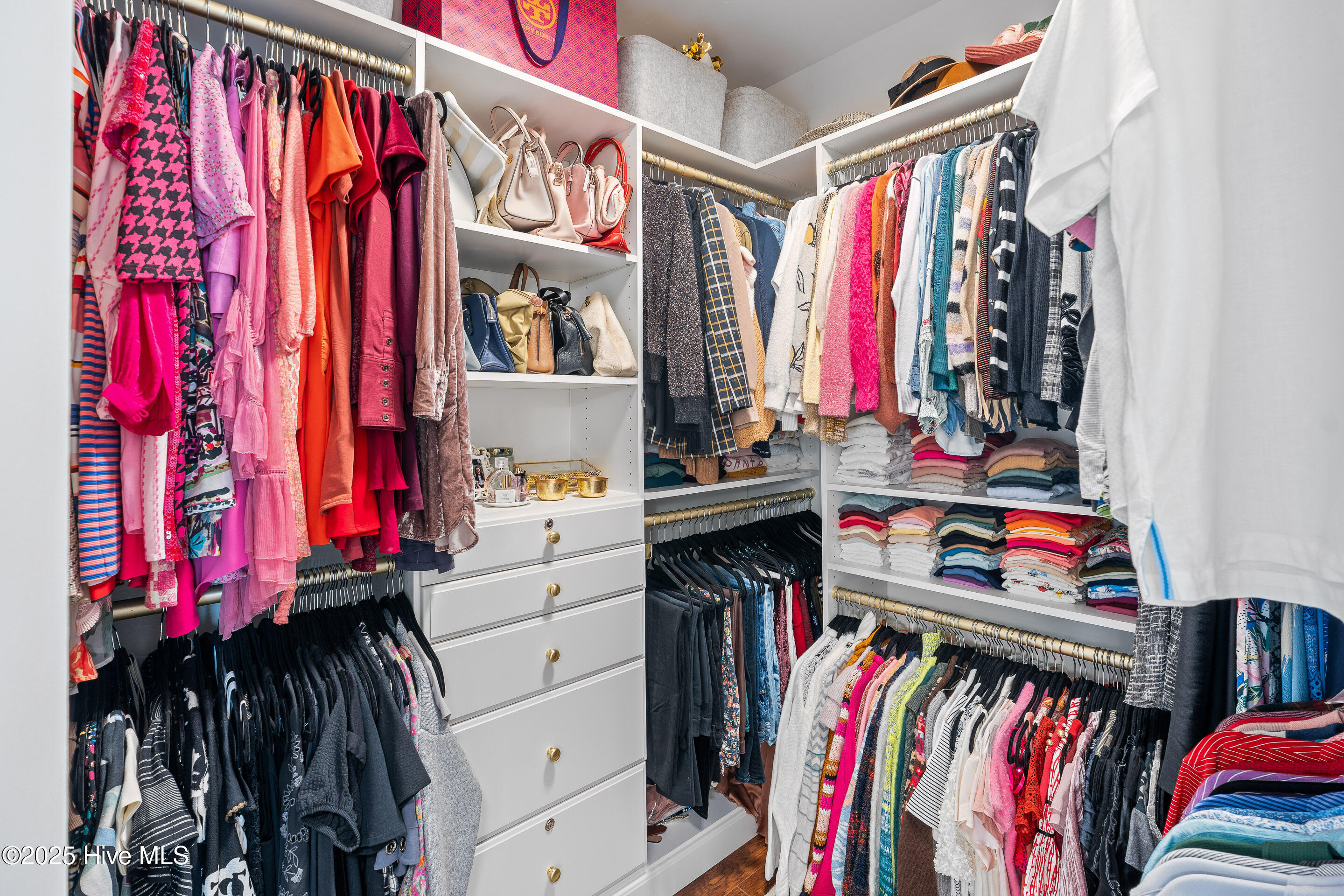 100547922 | Photo 34