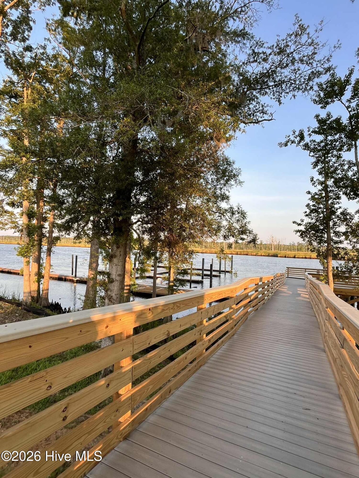 100548611 | Photo 36