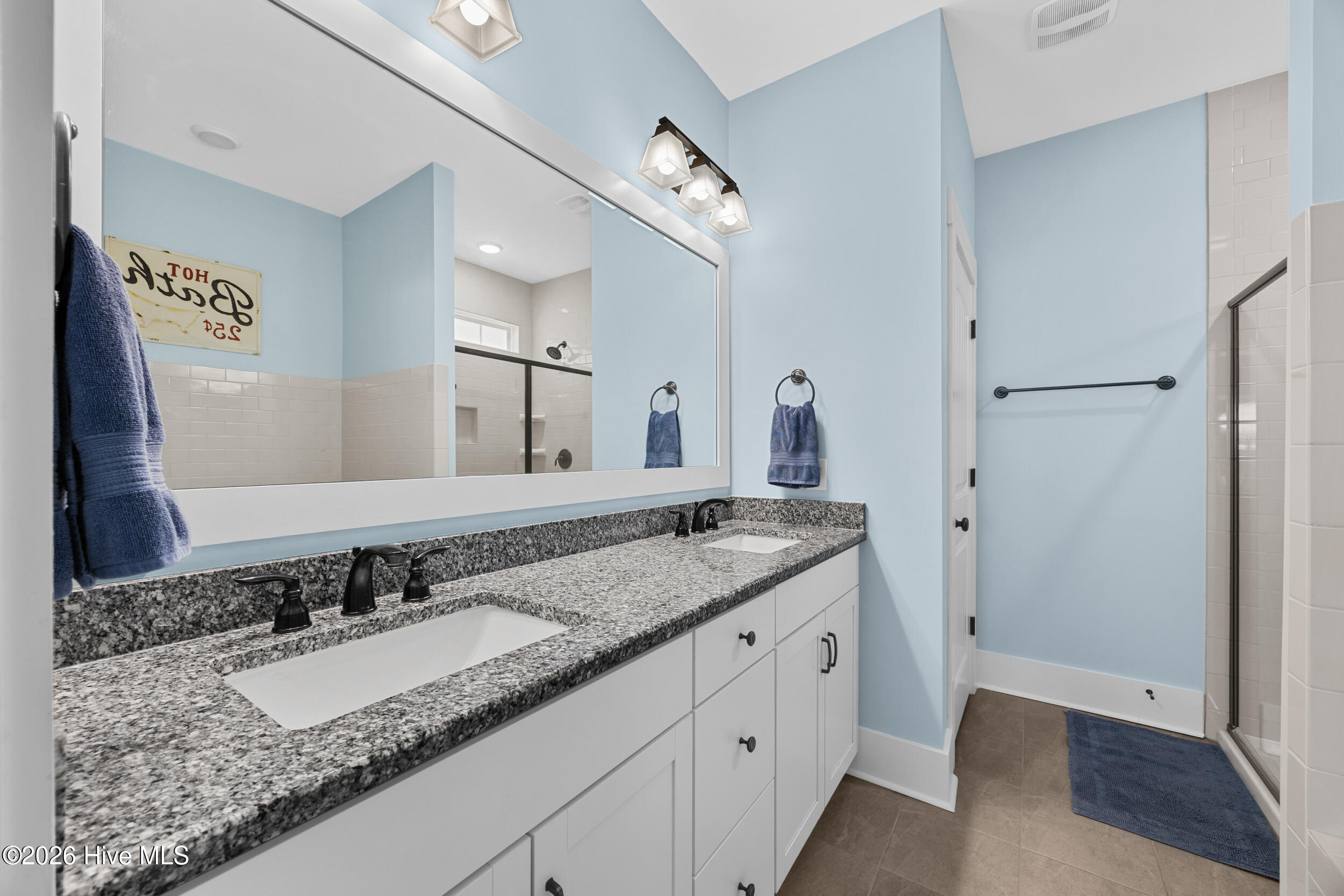 100564447 | Photo 22